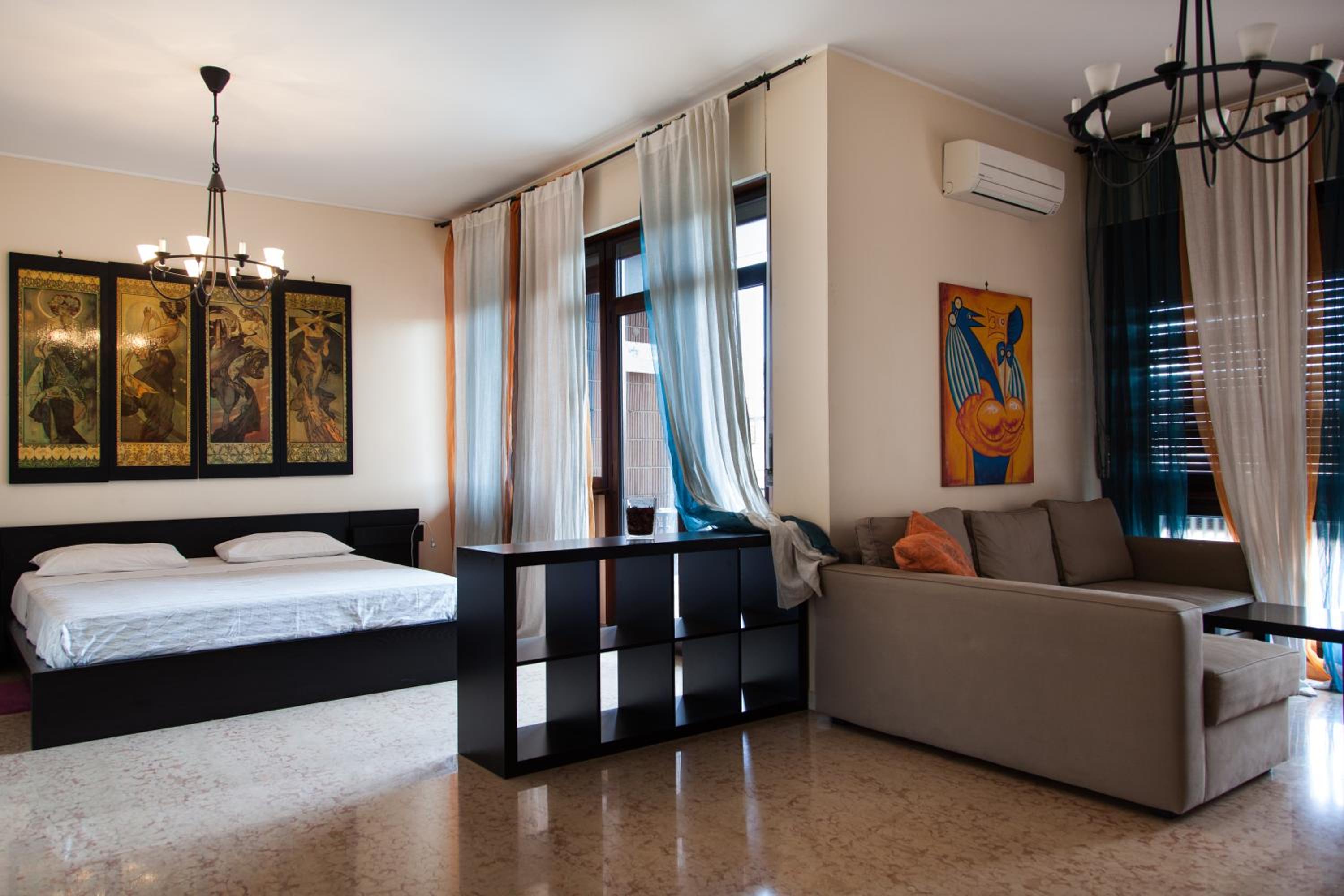 Suite with Balcony and Private External Bathroom photo 2