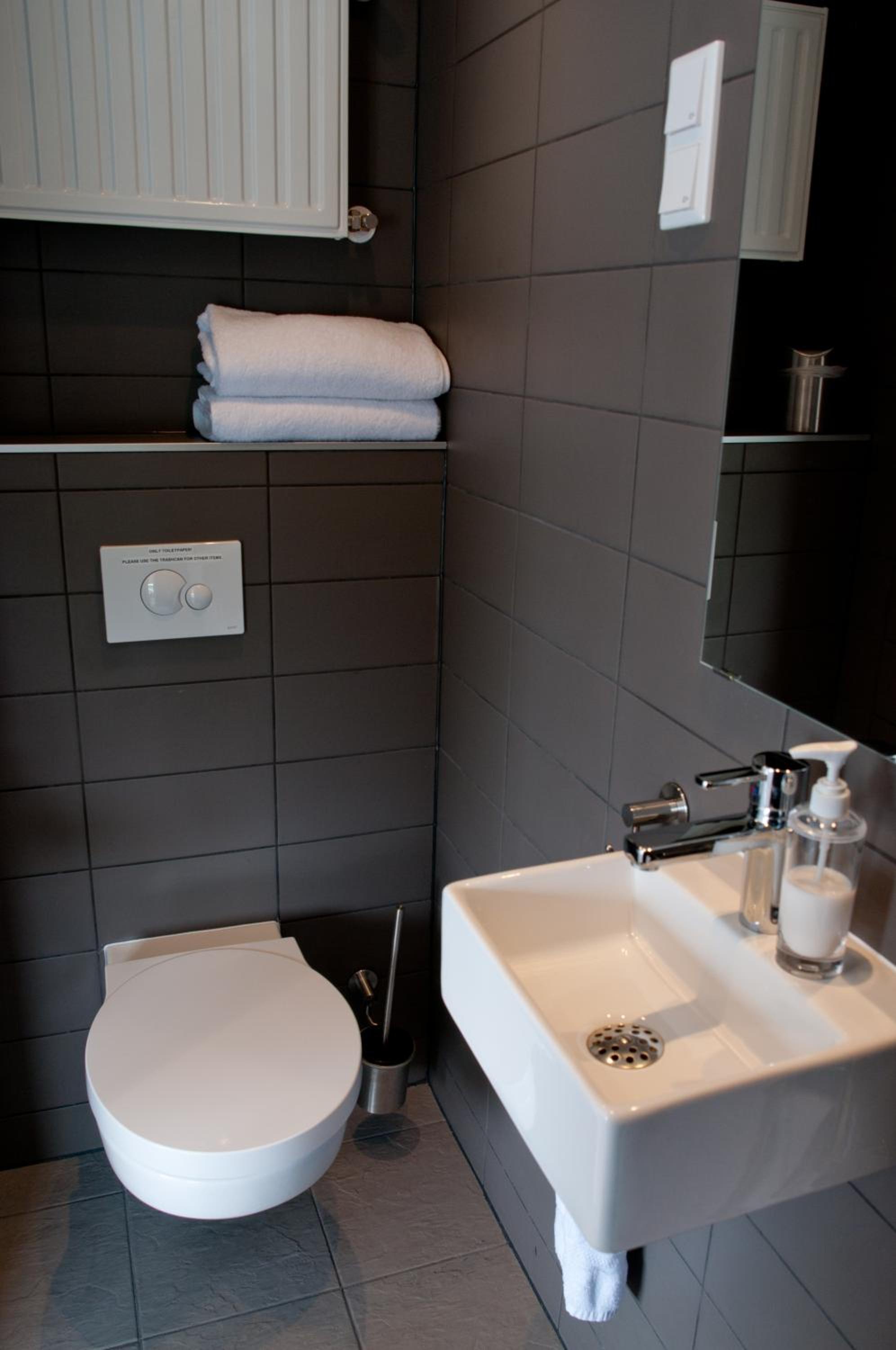 Basic Twin Room with River View photo 3