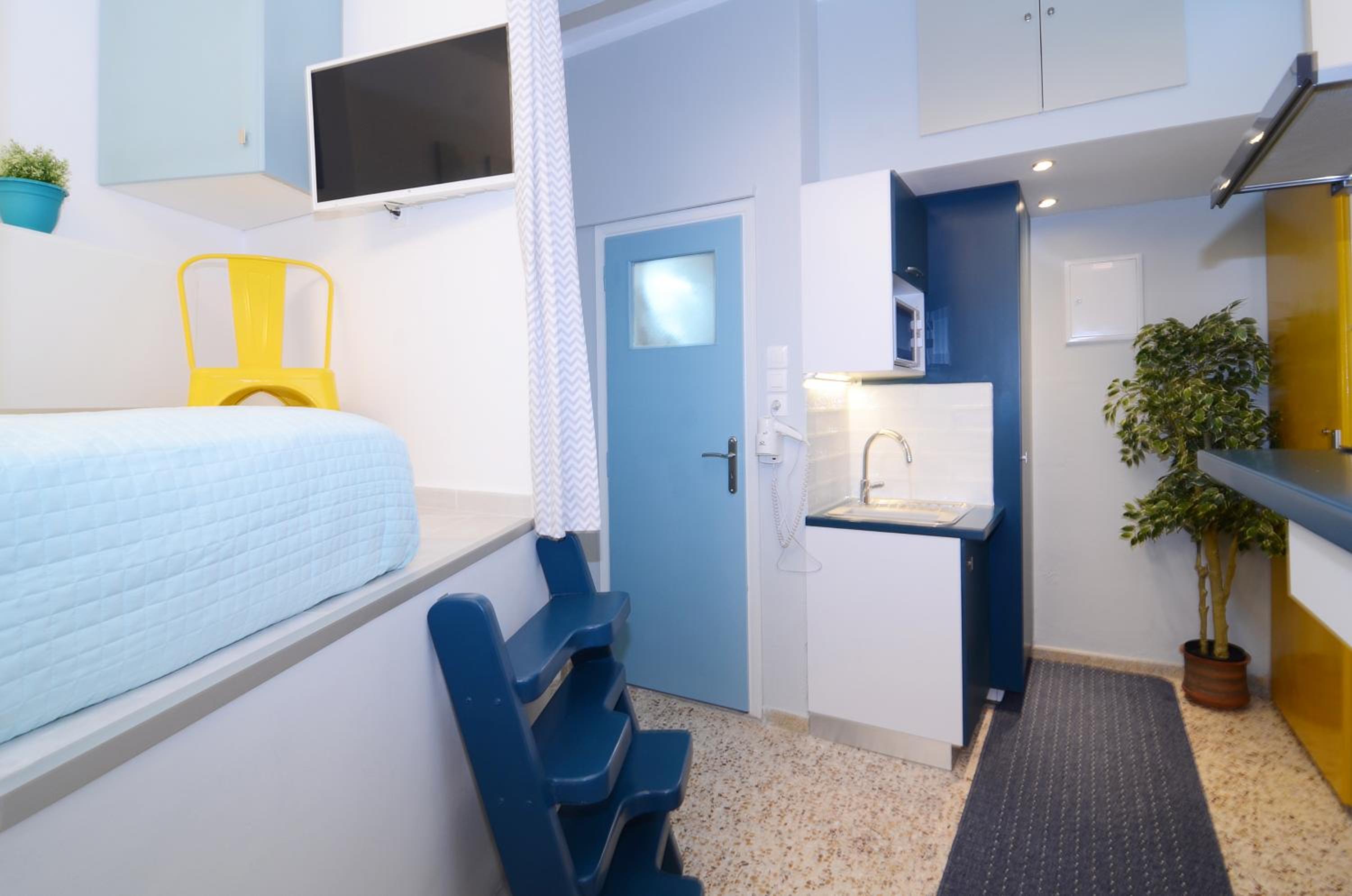 Five-Bedroom Deluxe Apartment