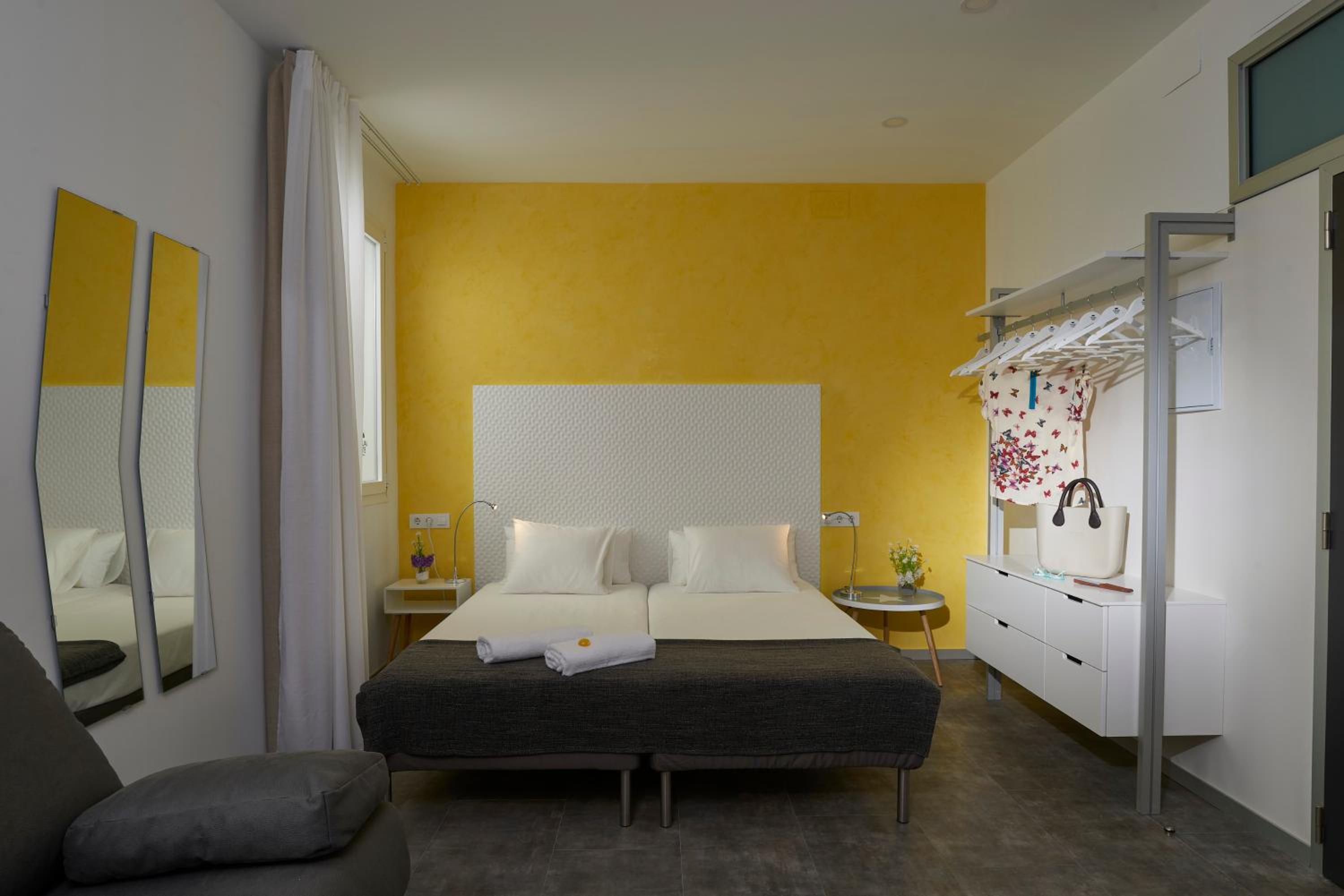 Twin Room - Photo 4