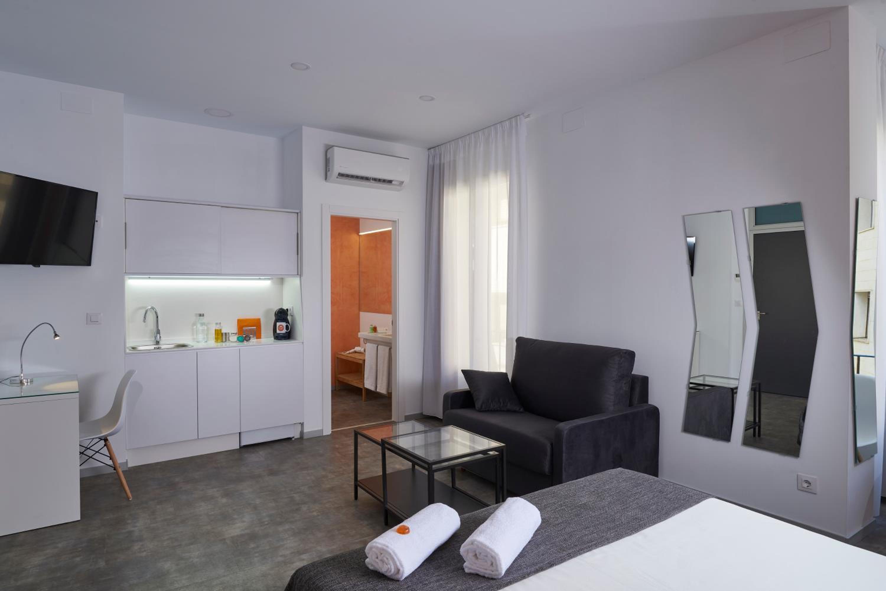 Double Room - Photo 9