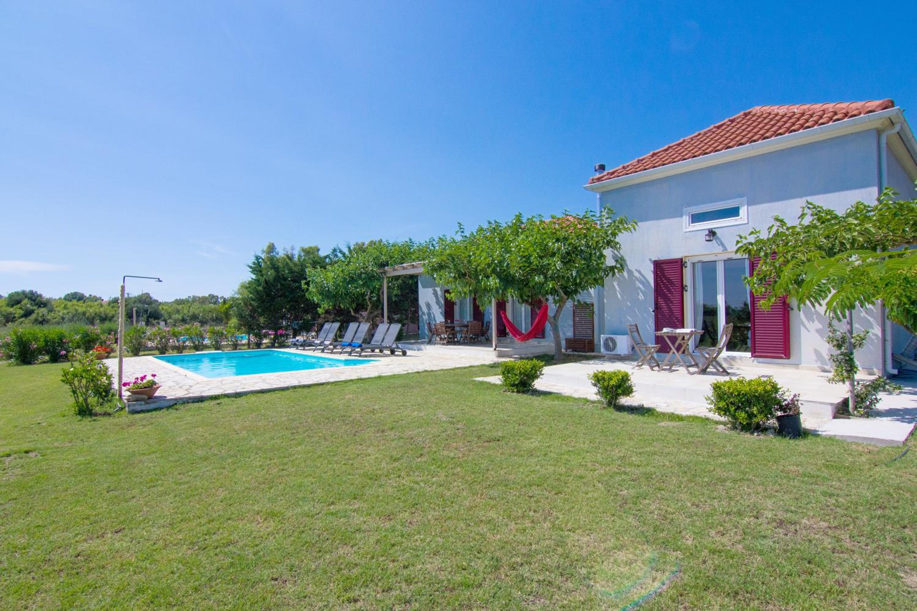 Three-Bedroom Villa photo 2