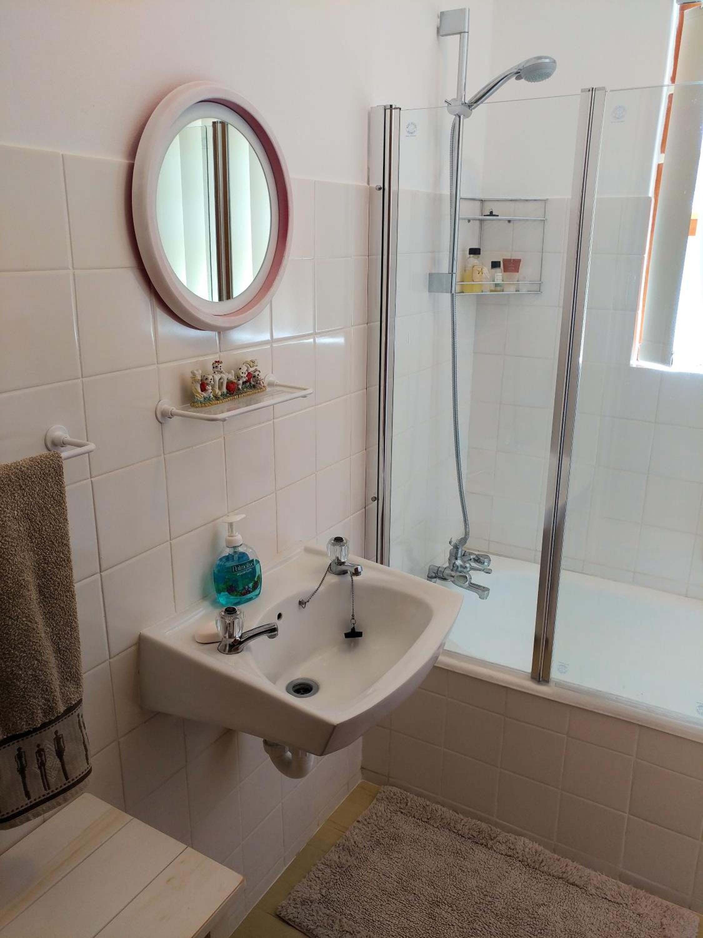 Twin Room - Photo 4