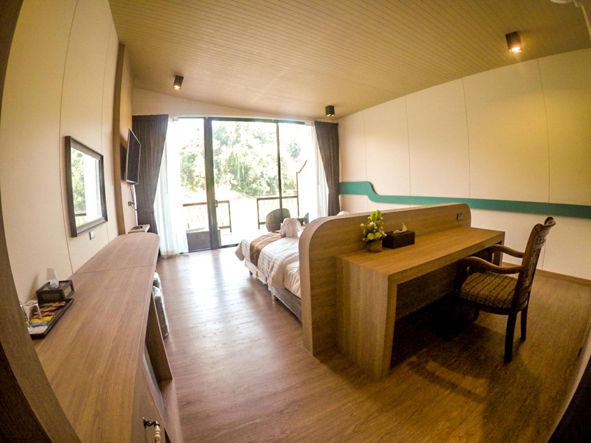 Deluxe Raft Room