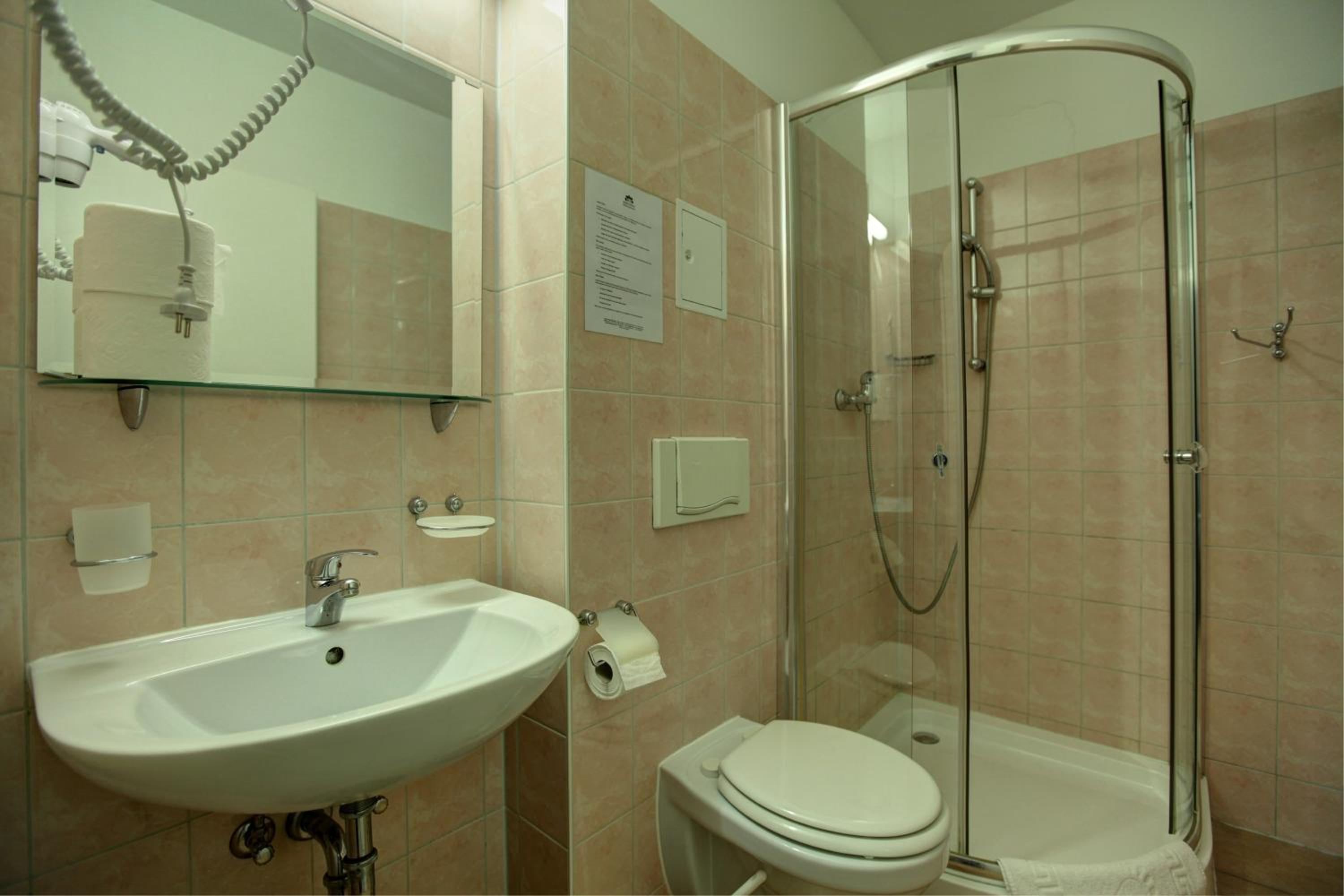 Standard Double or Twin Room photo 2