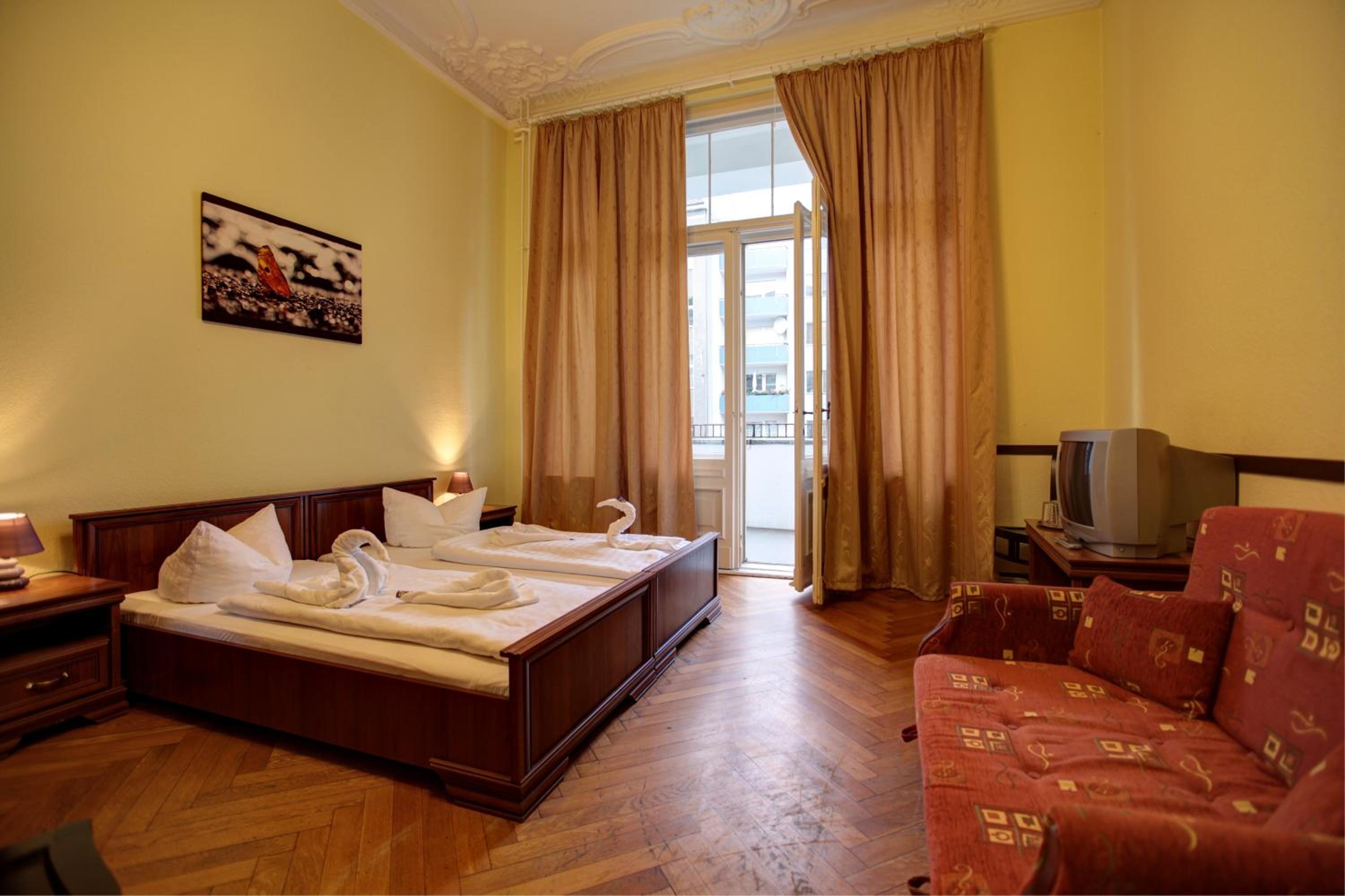 Standard Double or Twin Room photo 3