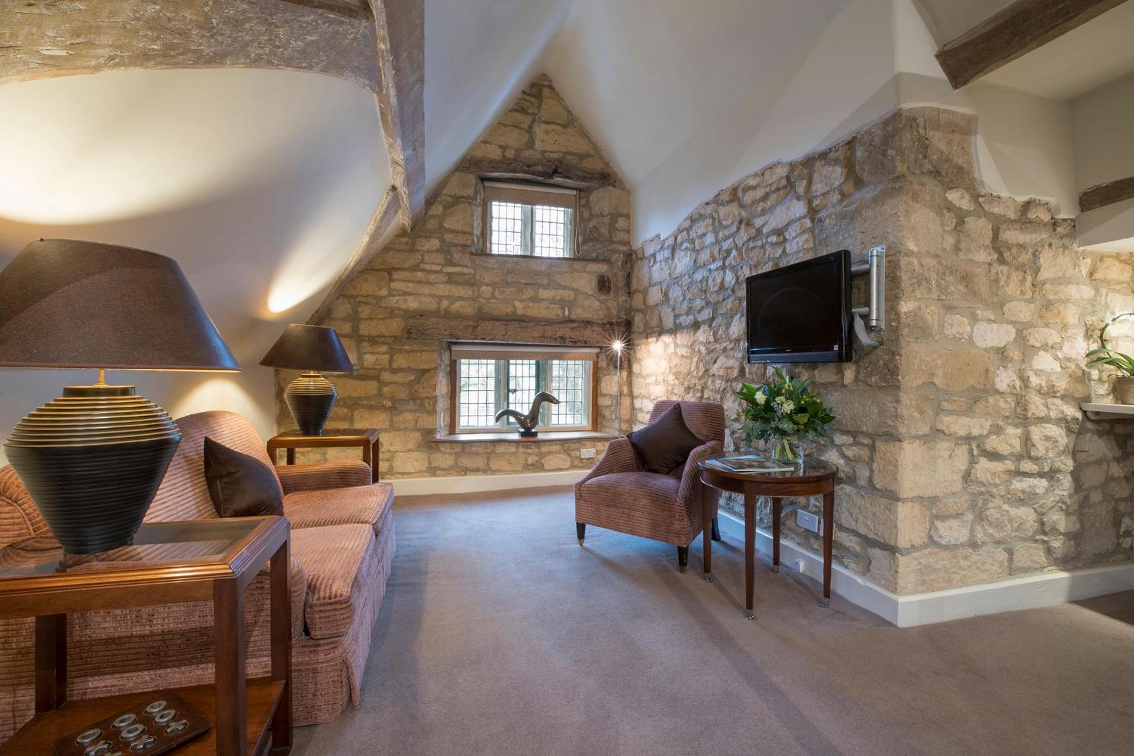 Suite with Spa Bath - Photo 3