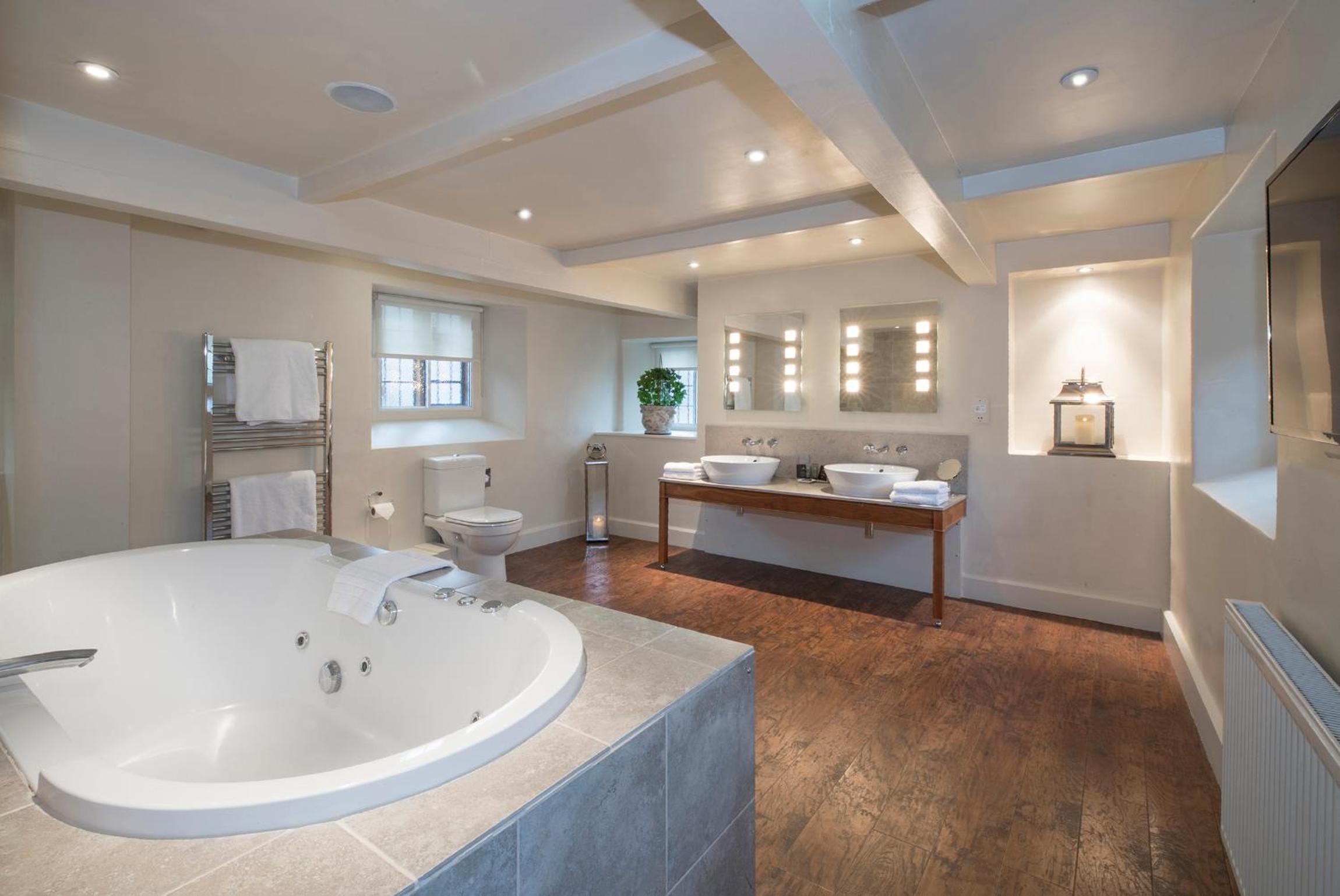 Suite with Spa Bath - Photo 7