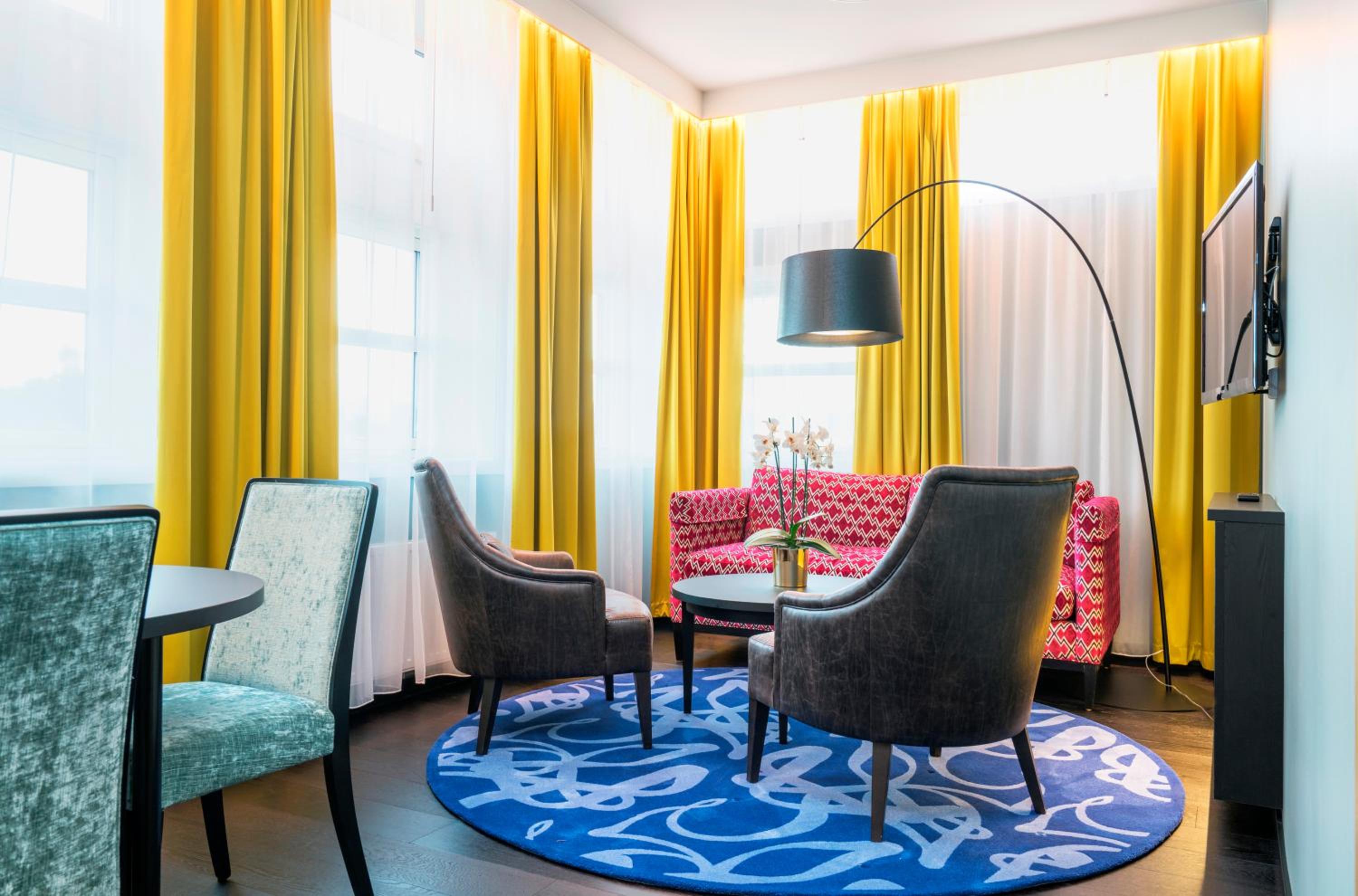 Suite - Photo 5