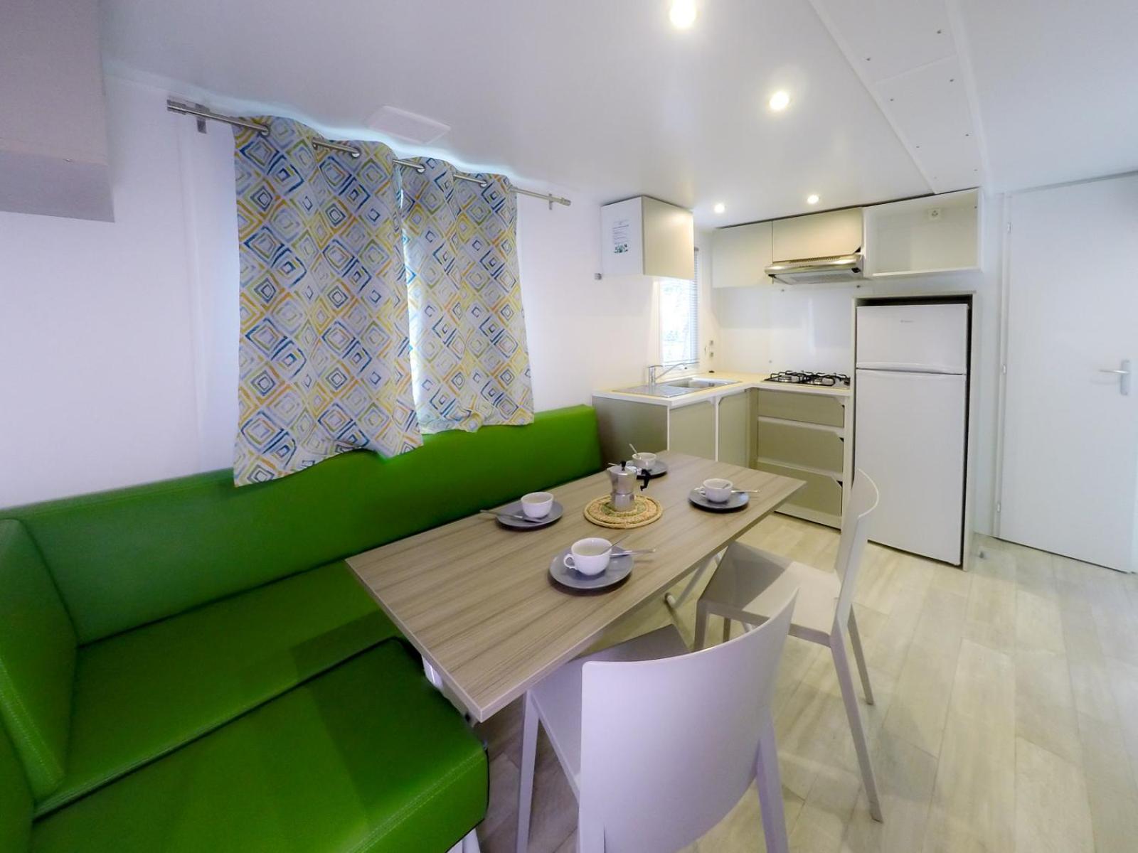 Bungalow with Patio - Pets are not allowed here - Photo 4