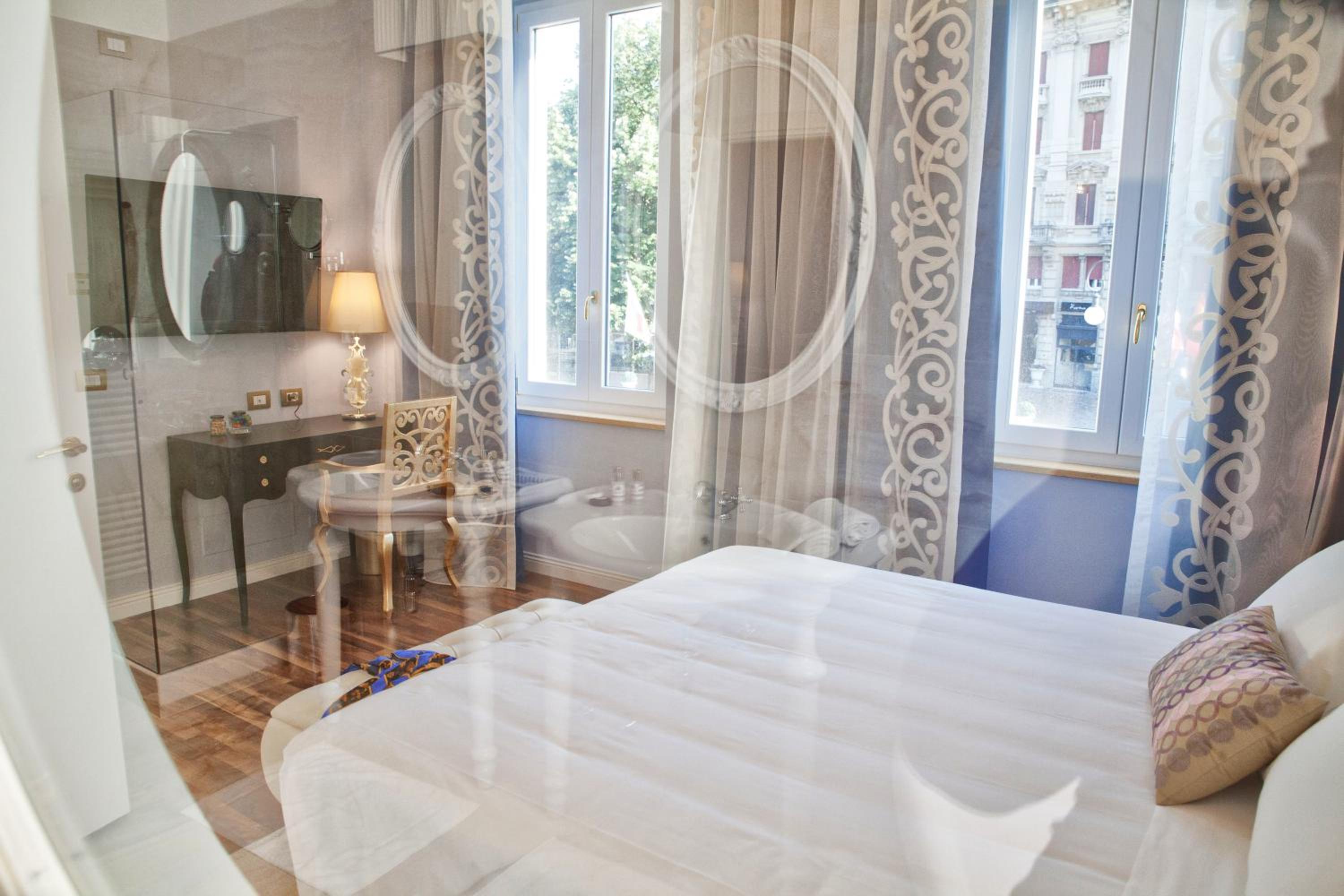 Junior Suite with Spa Access - Photo 2