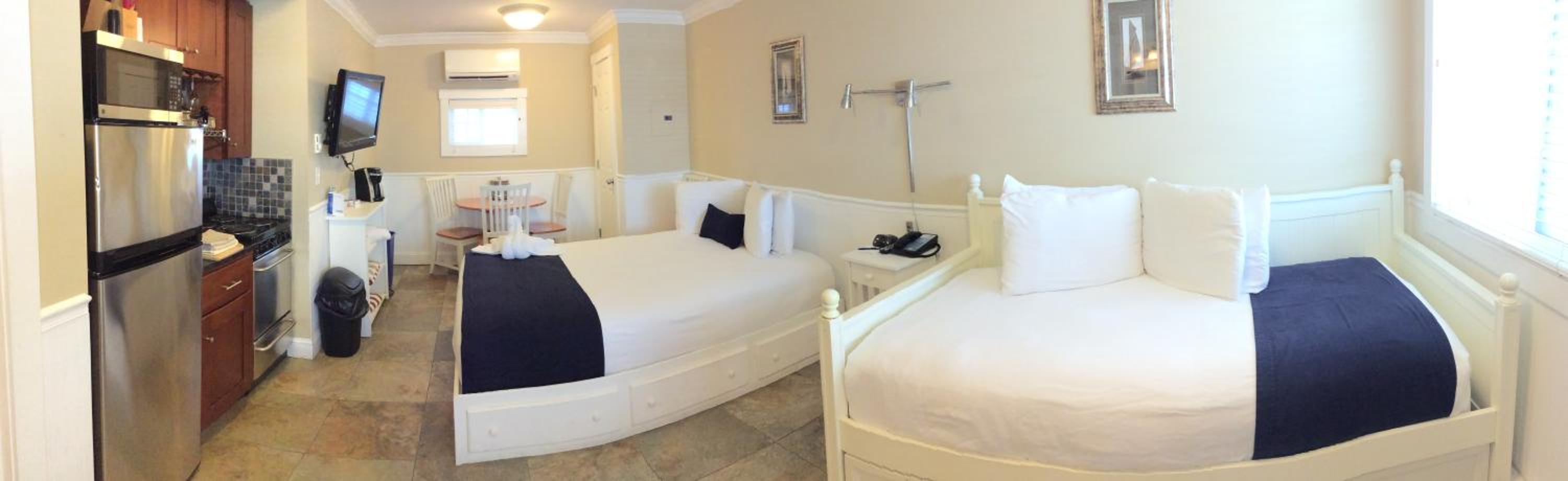 Quadruple Room with Balcony photo 2