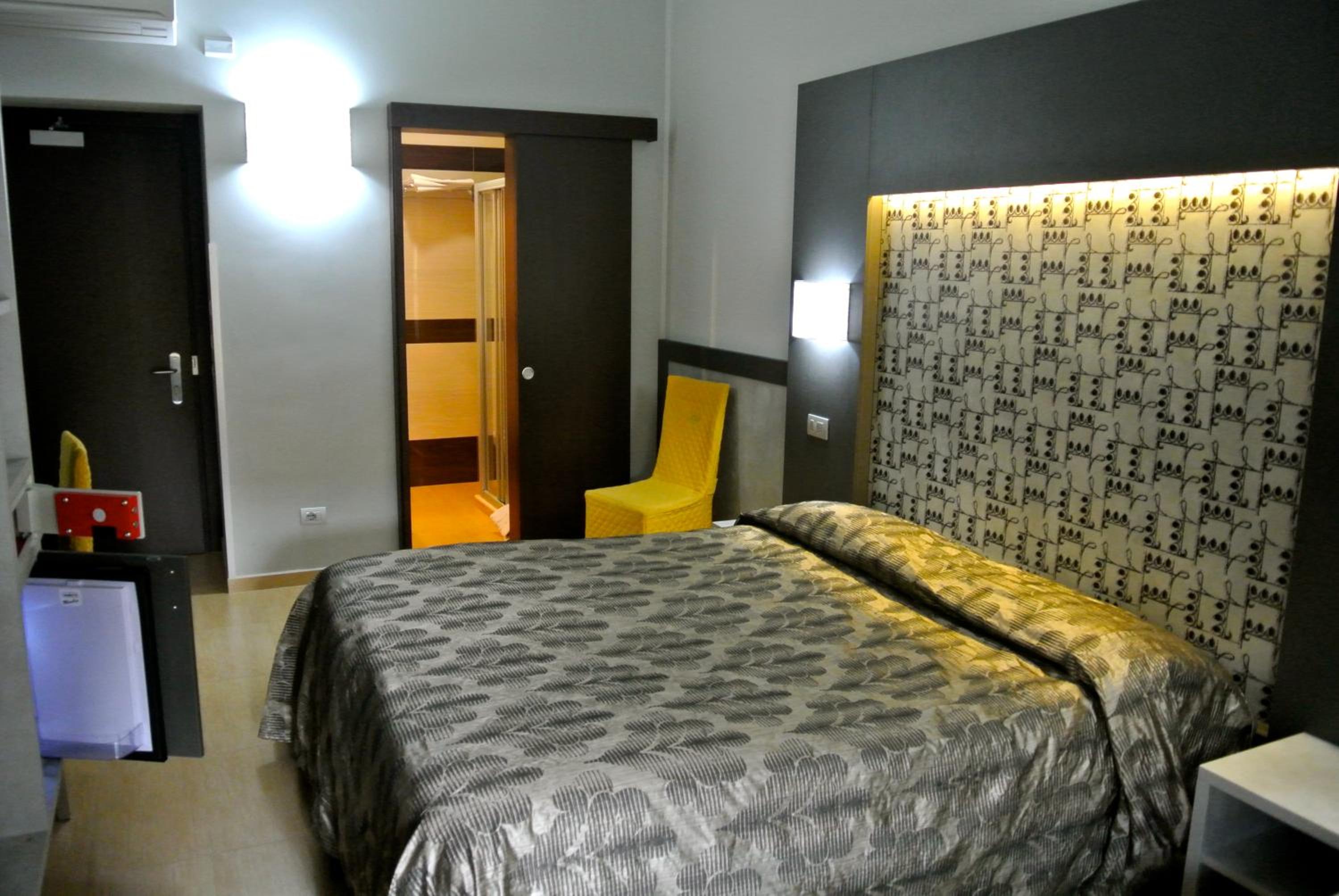 Standard Double or Twin Room photo 1