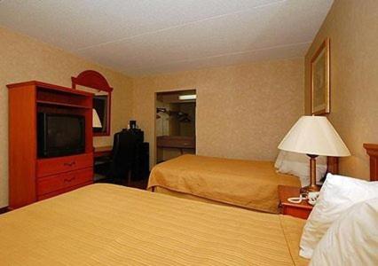 Double Room with Two Double Beds - Smoking - Photo 3