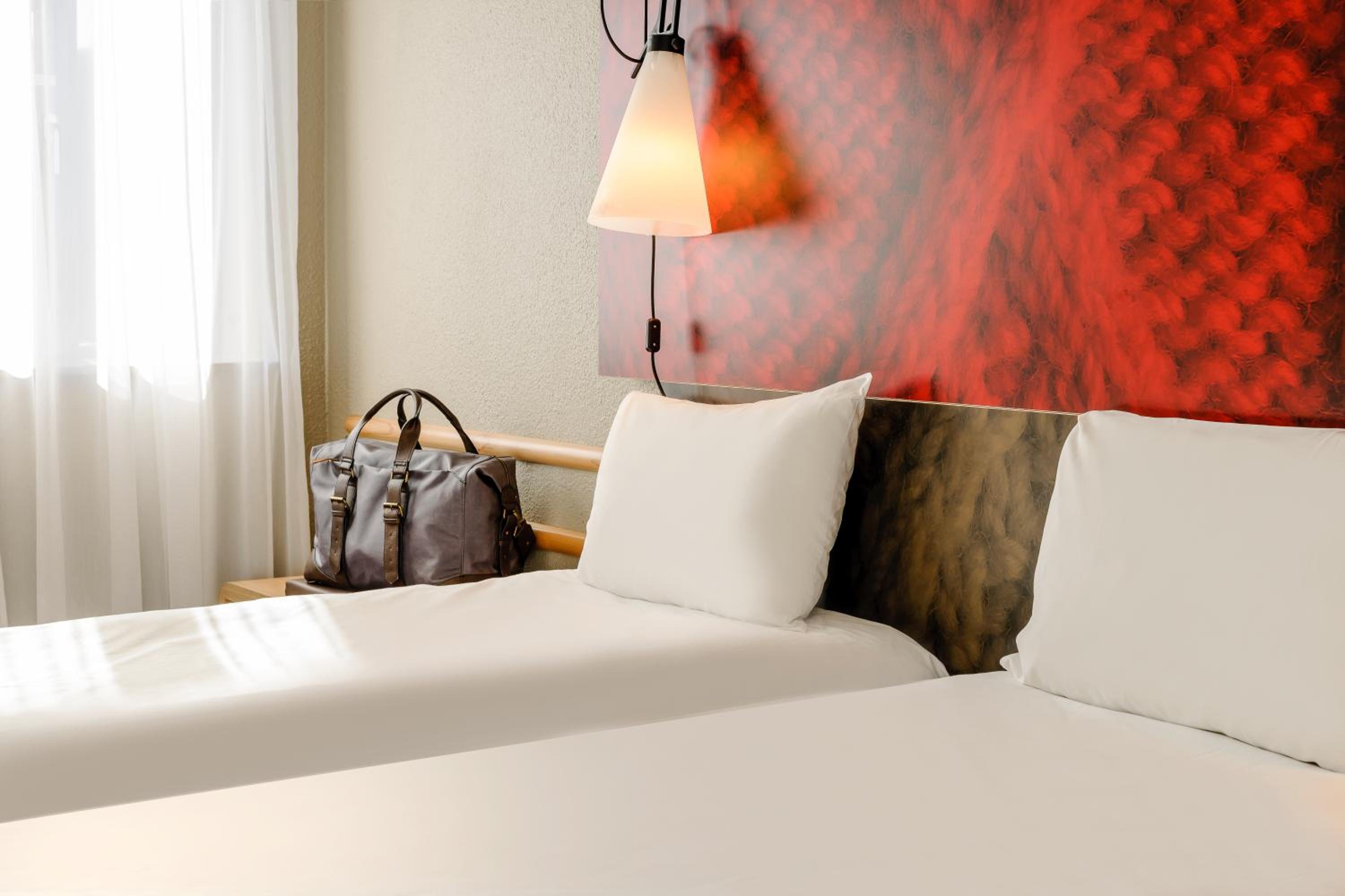 Standard Twin Room - Photo 4