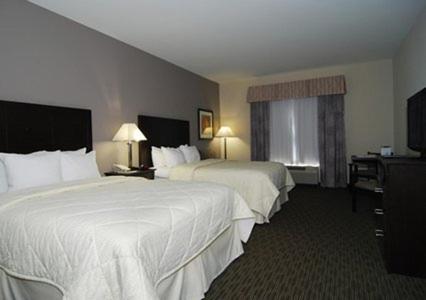 Queen Room with Two Queen Beds - Non-Smoking - Photo 2