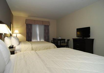 Queen Room with Two Queen Beds - Non-Smoking - Photo 3