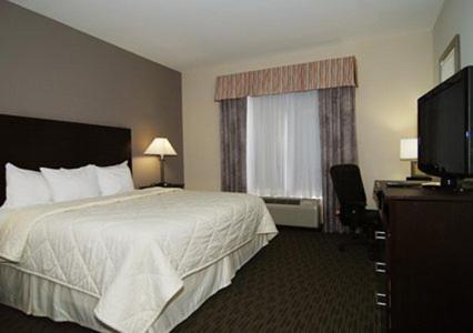 Queen Room with Two Queen Beds - Non-Smoking - Photo 1