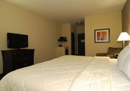 Queen Room - Non-Smoking photo 3