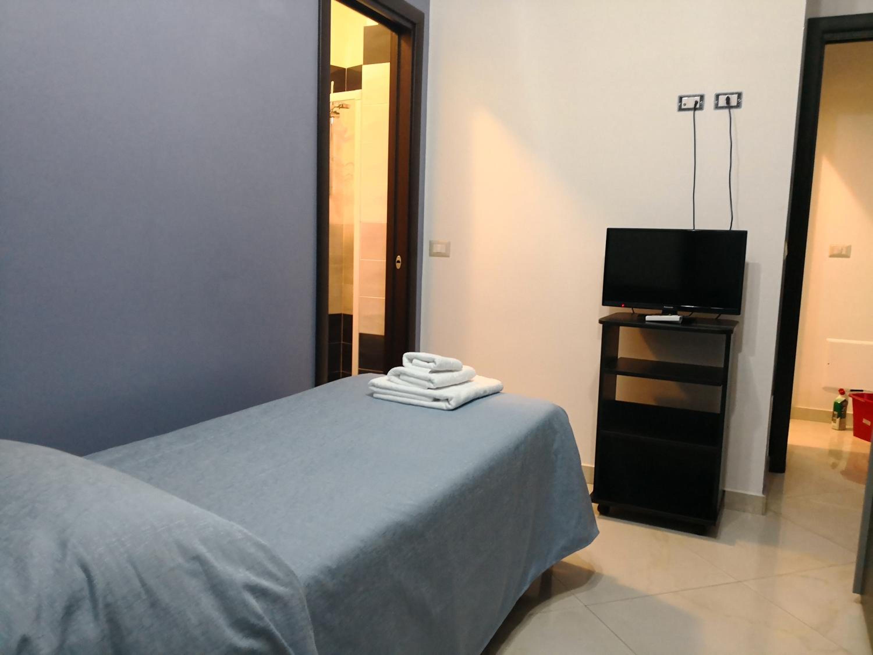 Large Single Room photo 3