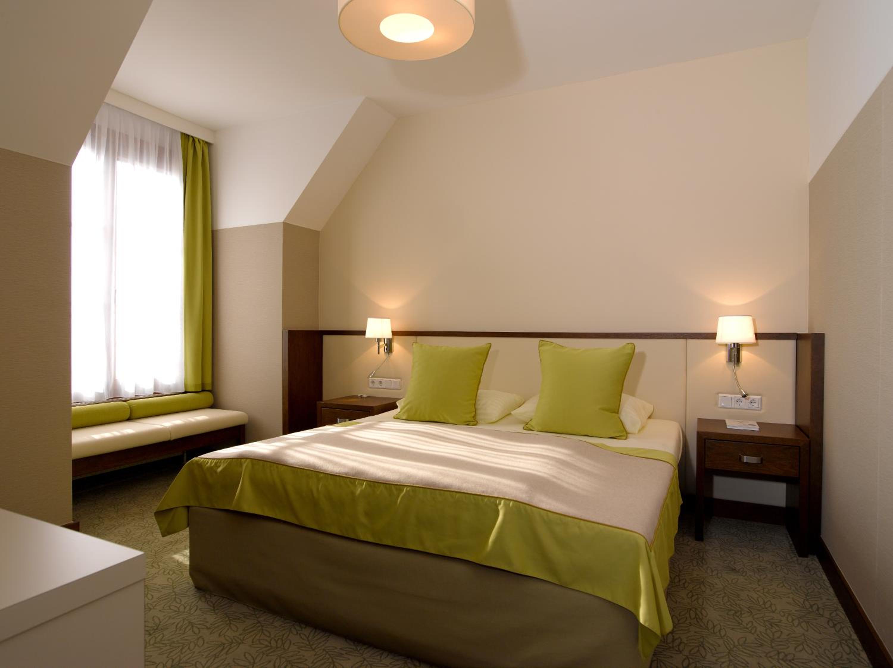 Classic Double Room - Lake Side