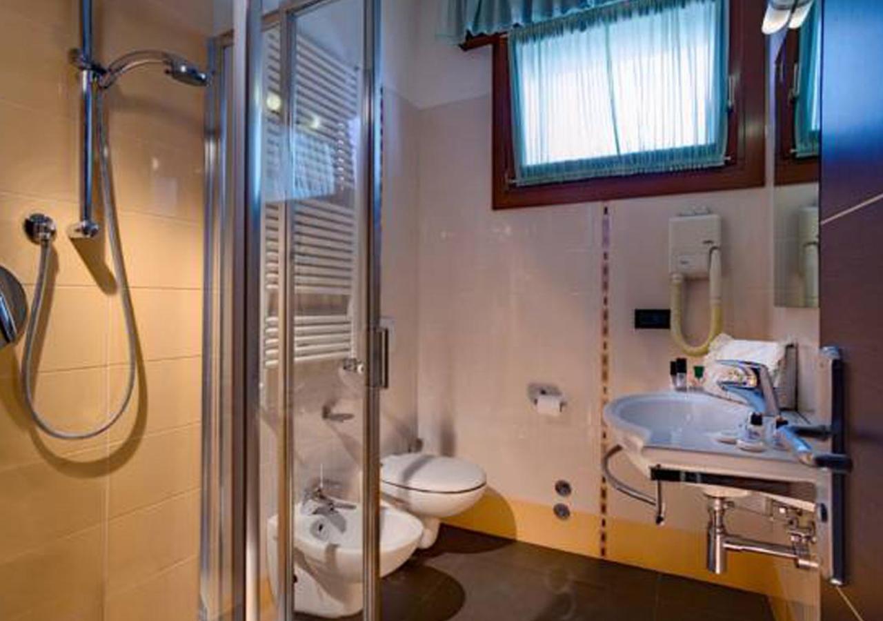 Double Room with Balcony and Sea View photo 2