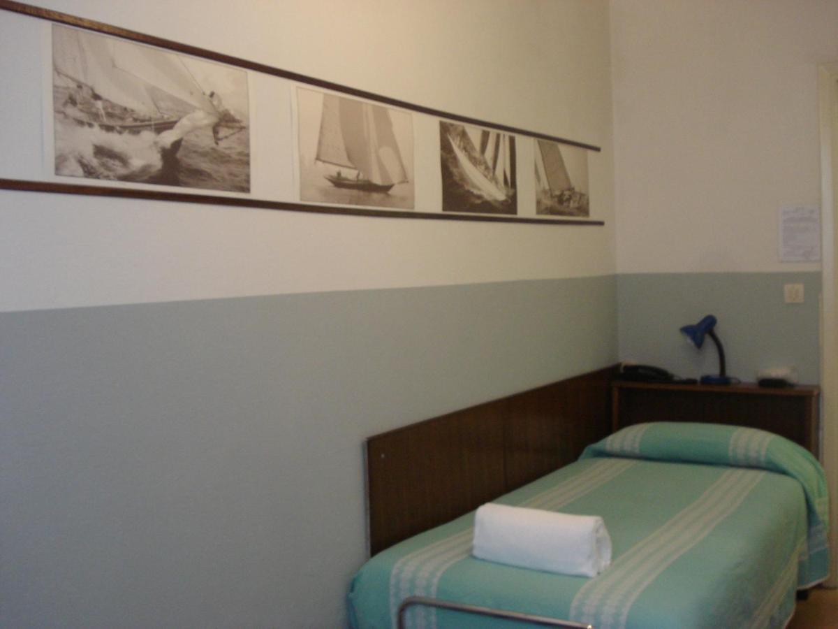 Single Room with Private External Bathroom photo 3