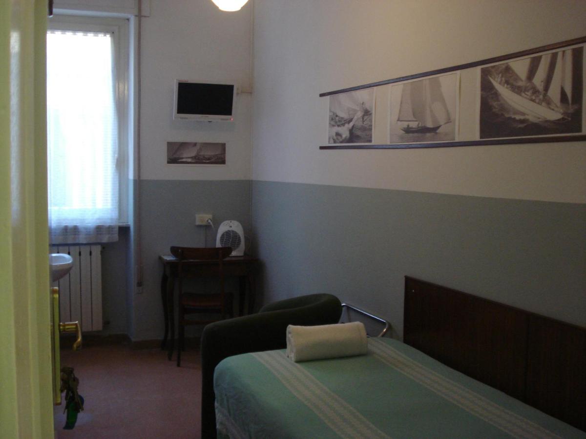 Single Room with Private External Bathroom photo 2