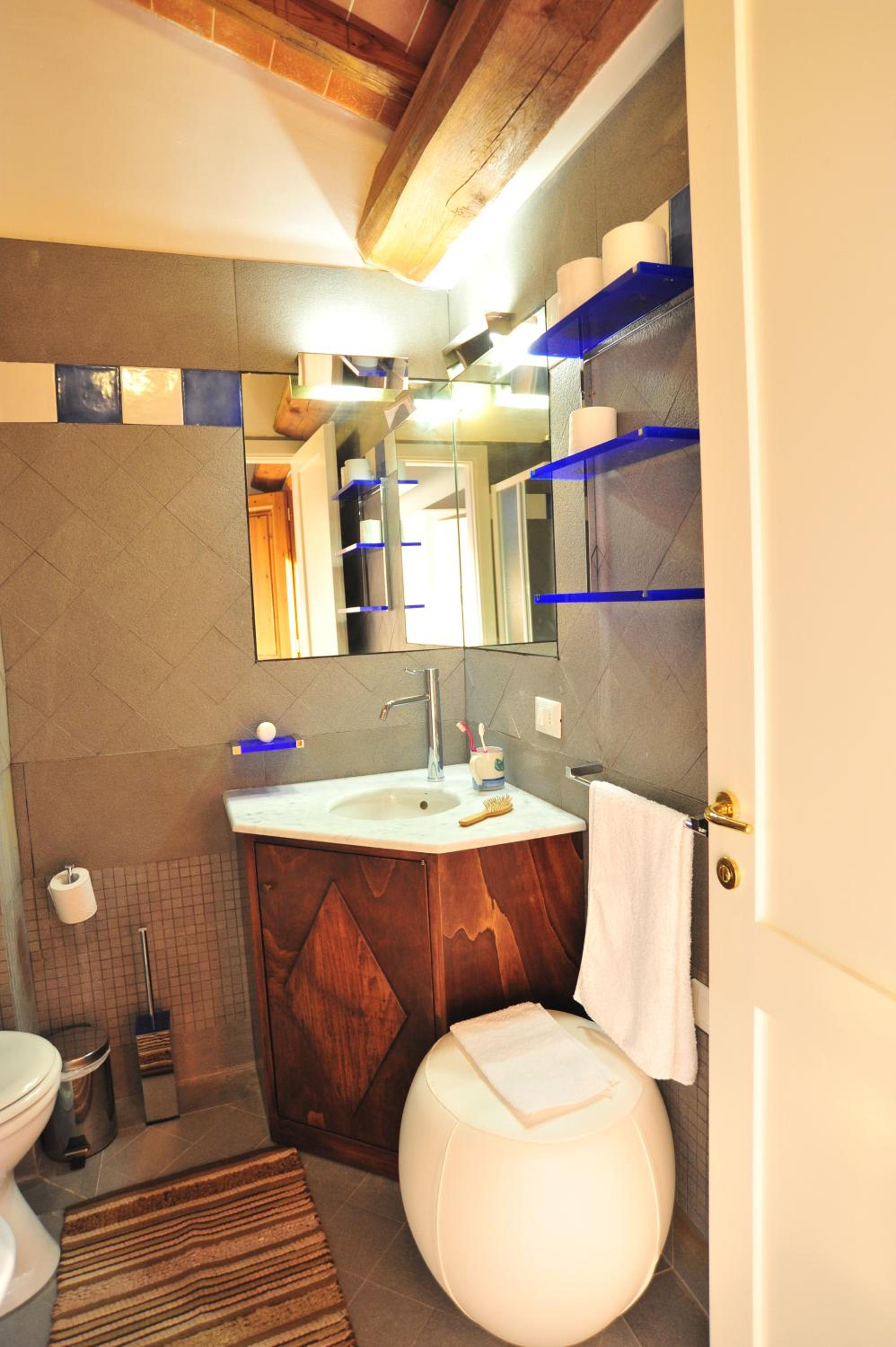 Superior King Room - Photo 3
