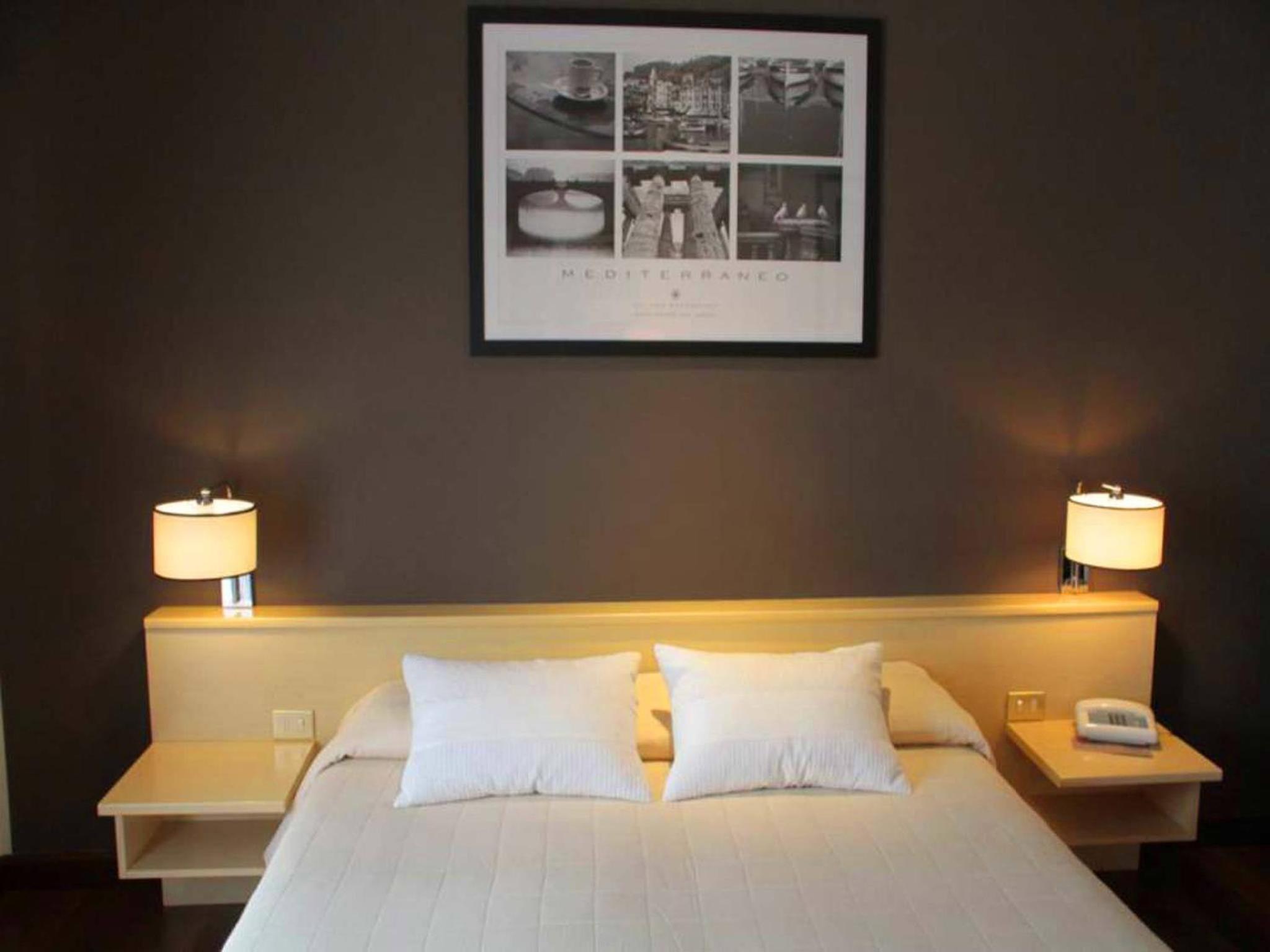 Classic Double Room with Balcony - Photo 5