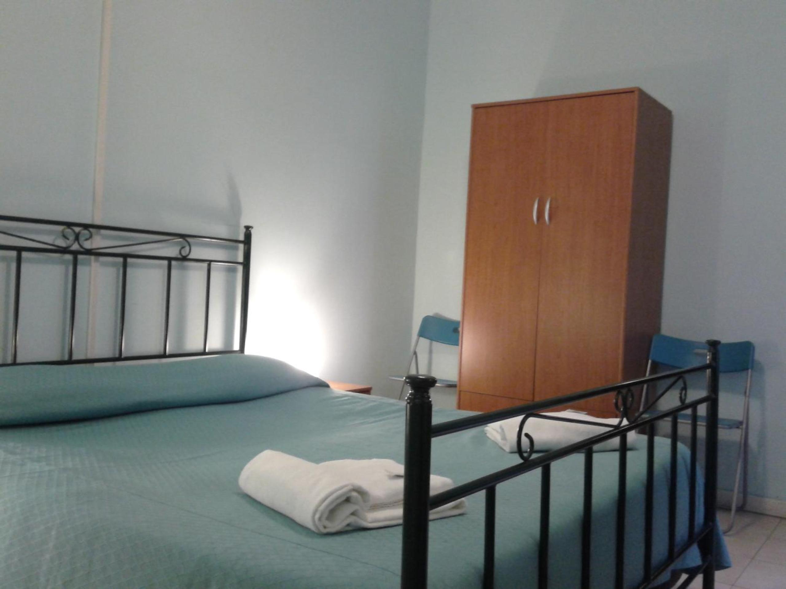 Double or Twin Room with Shared Bathroom photo 1