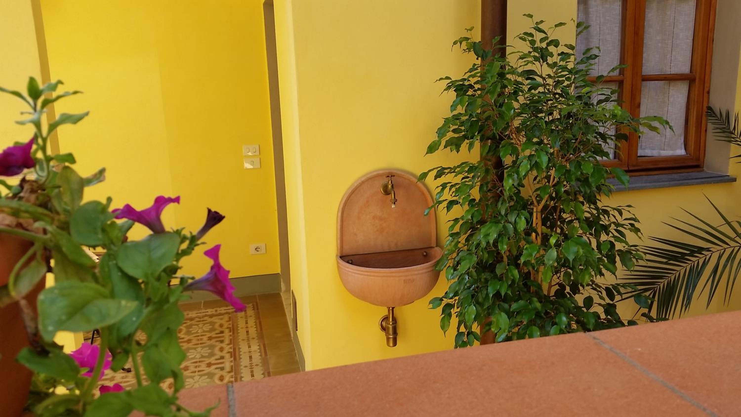 One-Bedroom Apartment with Patio (Corsini) photo 3