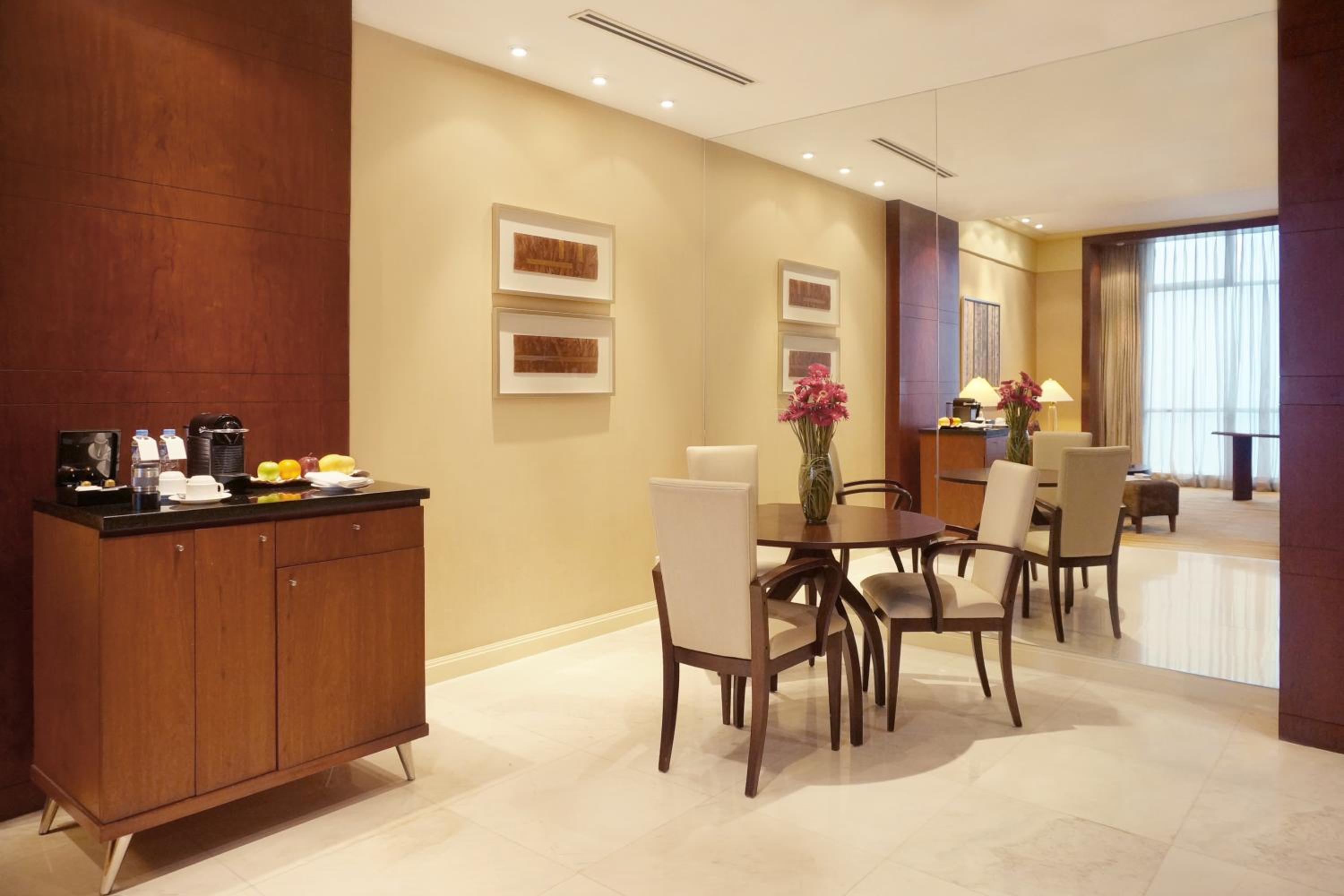 Bay View Suite - Photo 2
