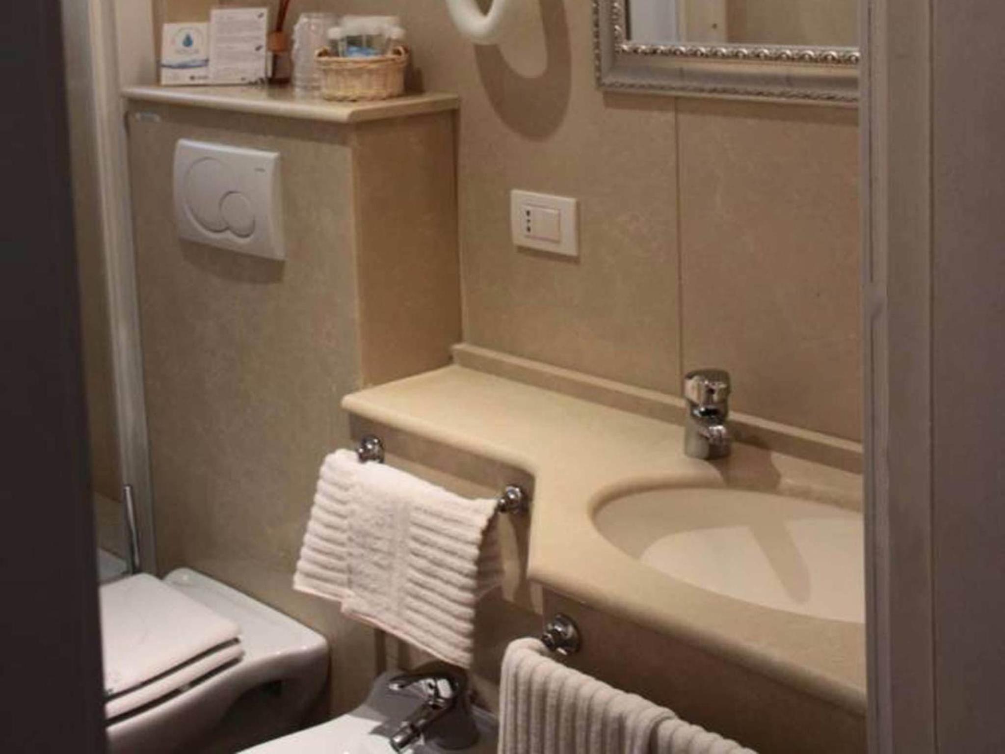 Triple Room with Balcony - Photo 5