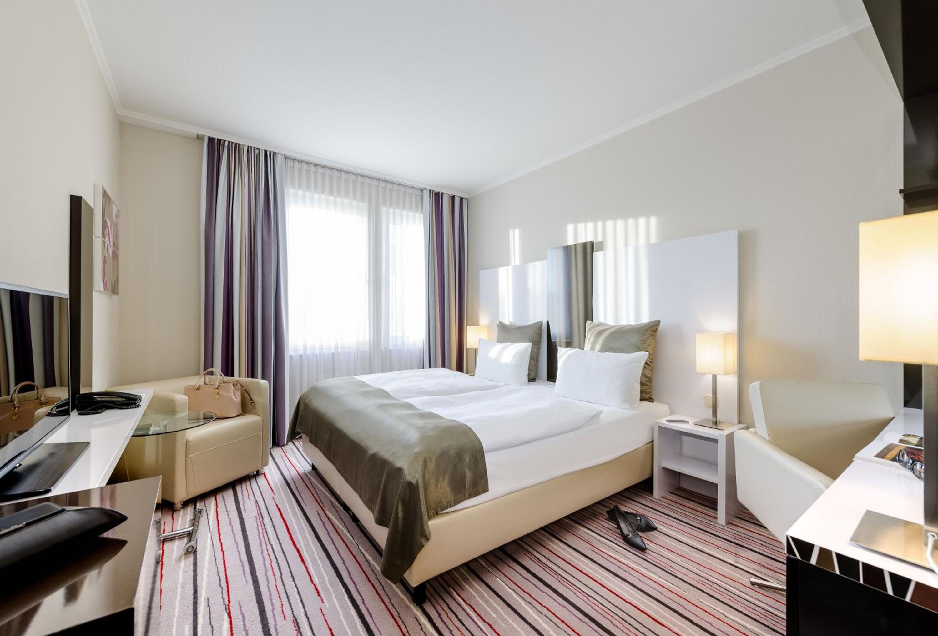 Standard King Room - Photo 5