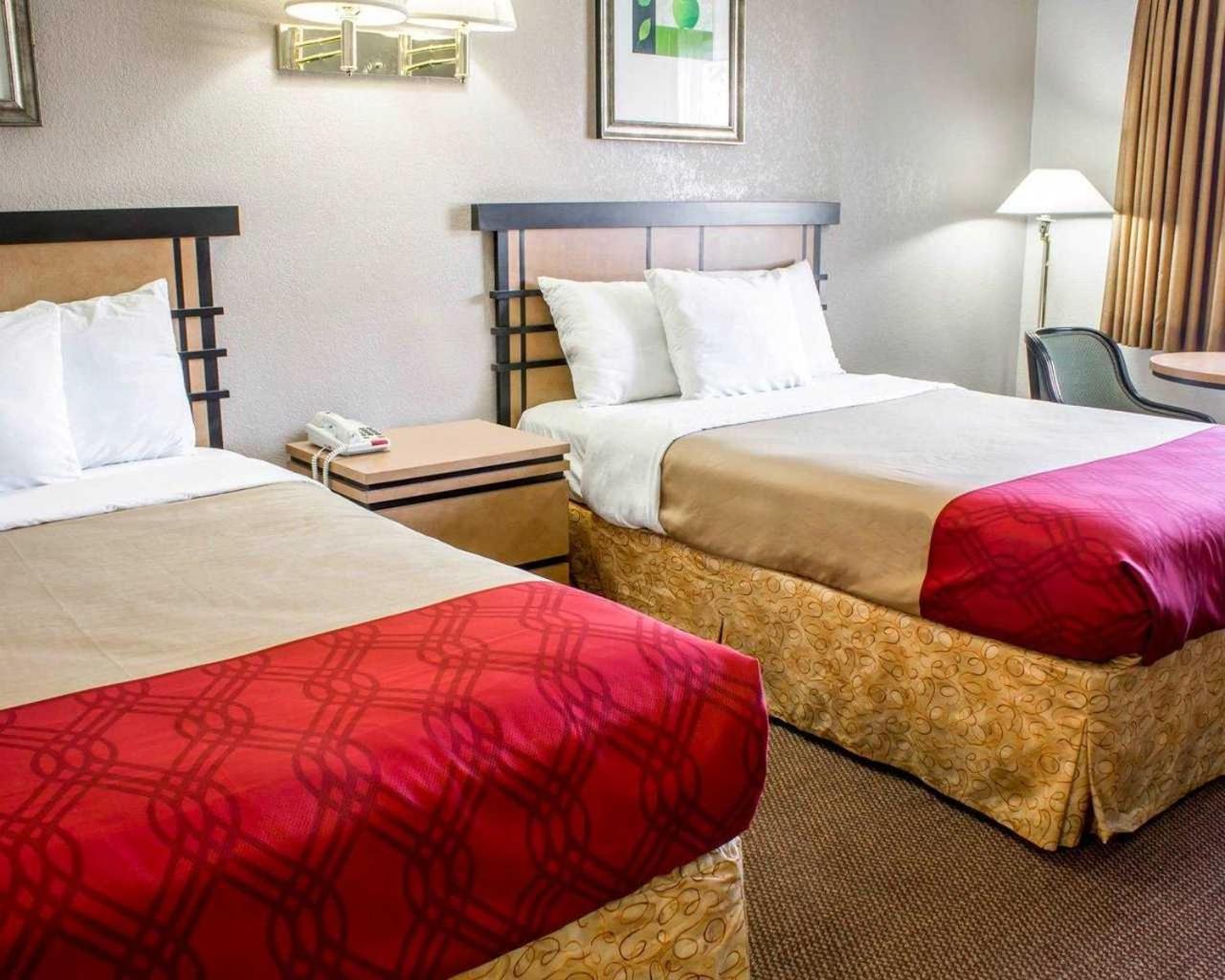 Double Room with Two Double Beds - Non-Smoking - Photo 3