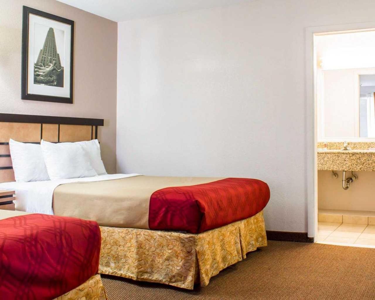 Double Room with Two Double Beds - Non-Smoking - Photo 2