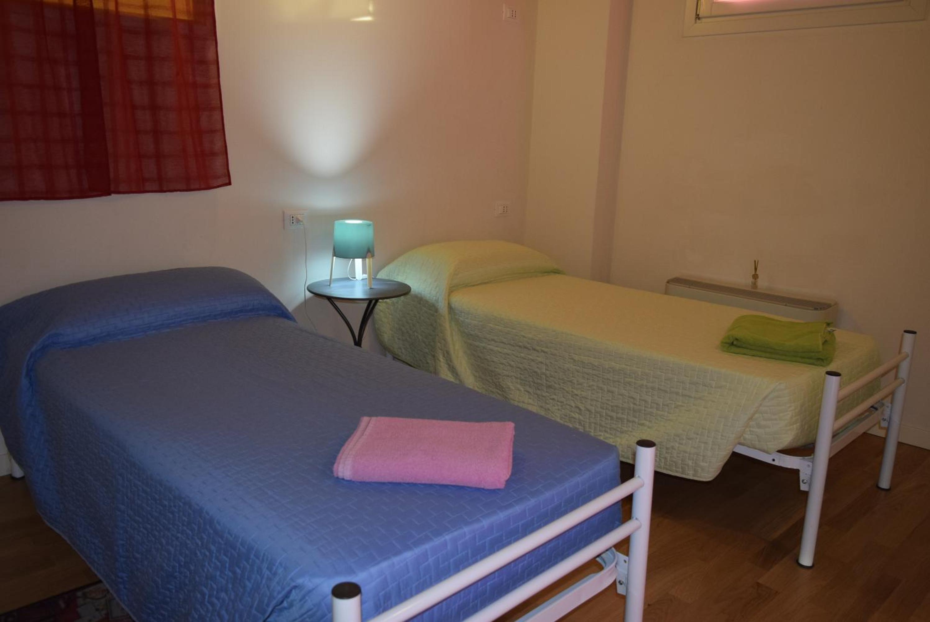 Twin Room with Private Bathroom photo 3
