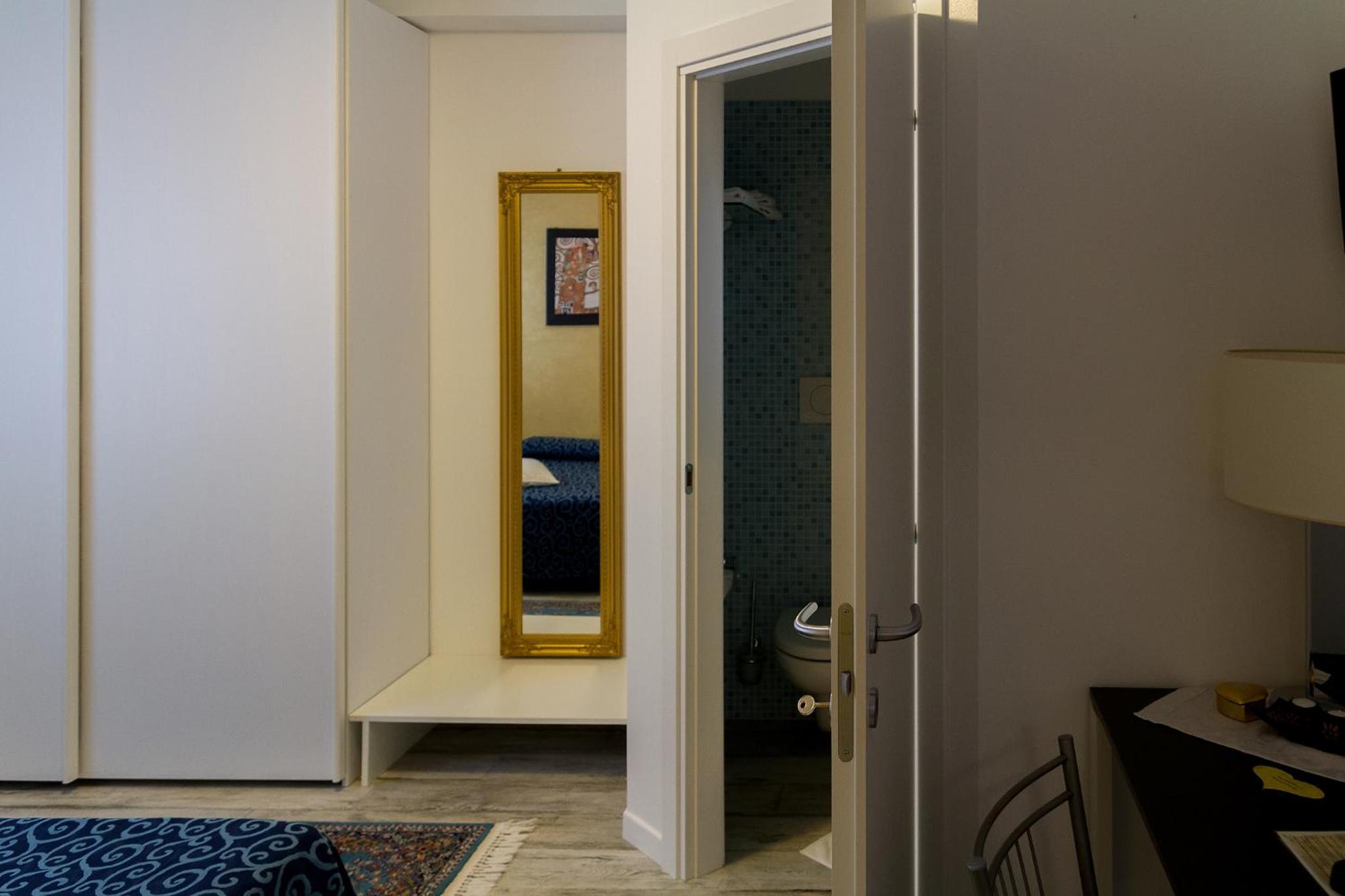 Double Room with Private Bathroom photo 3