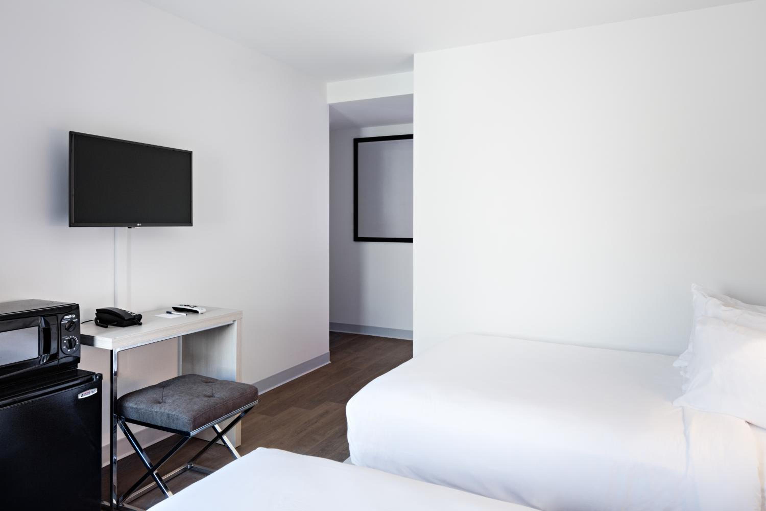 Gatsby Deluxe Double (2 beds) photo 2