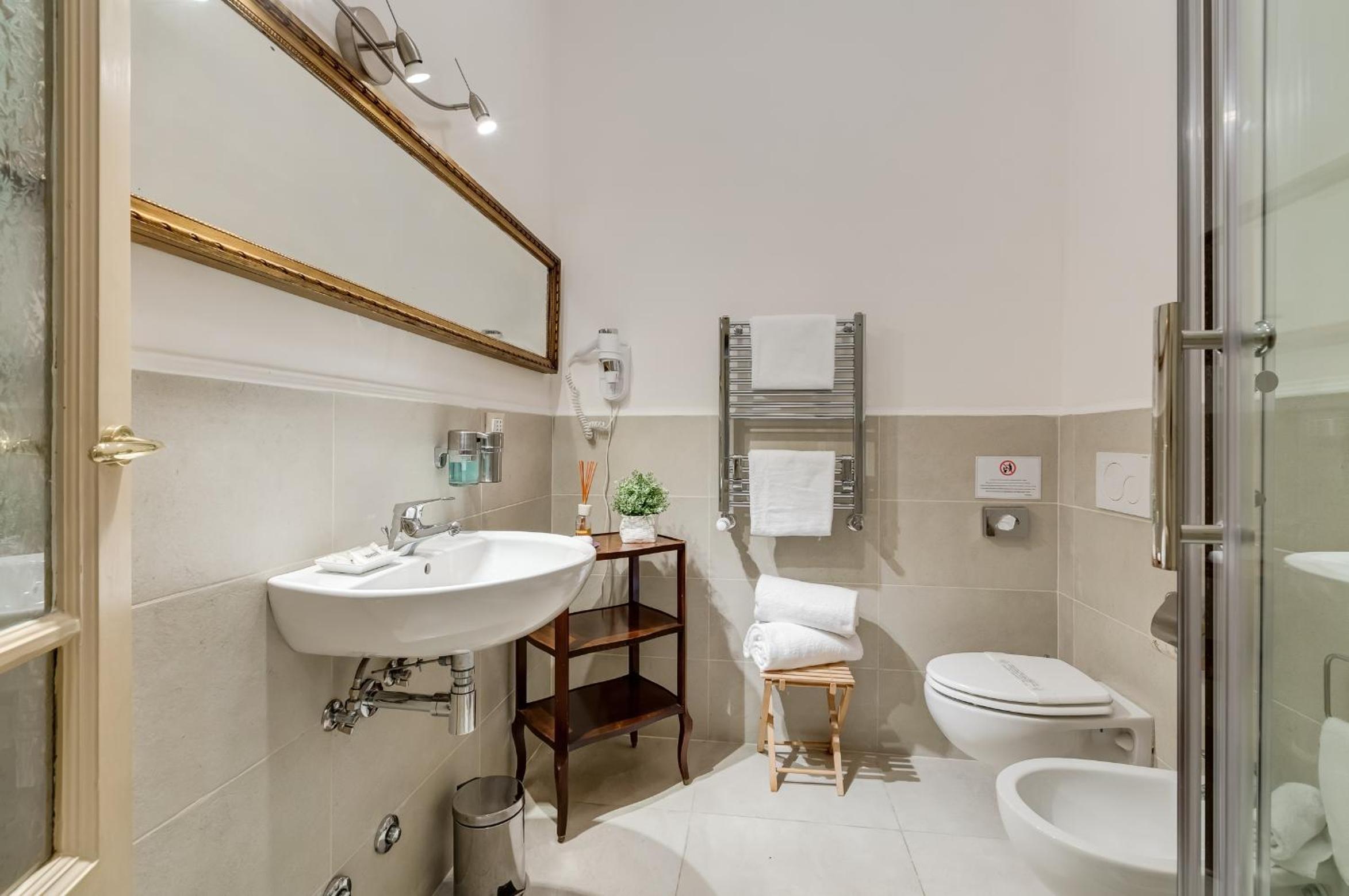 Deluxe Triple Room photo 2