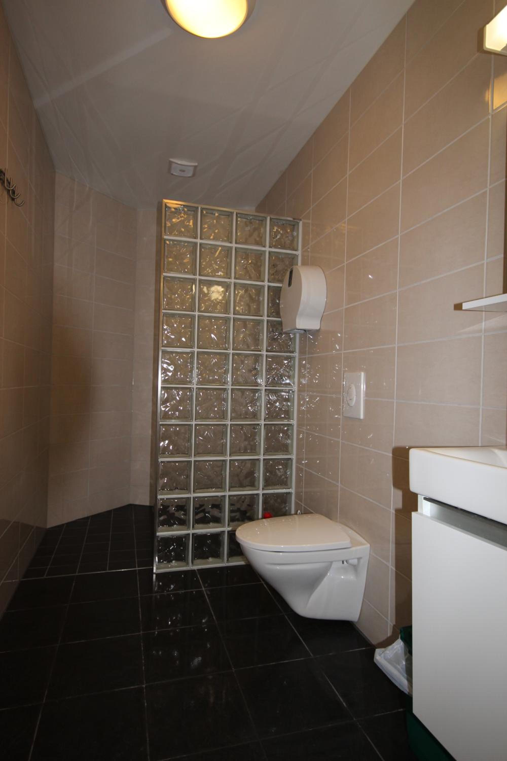 Single Room with Shared Shower and Toilet photo 1