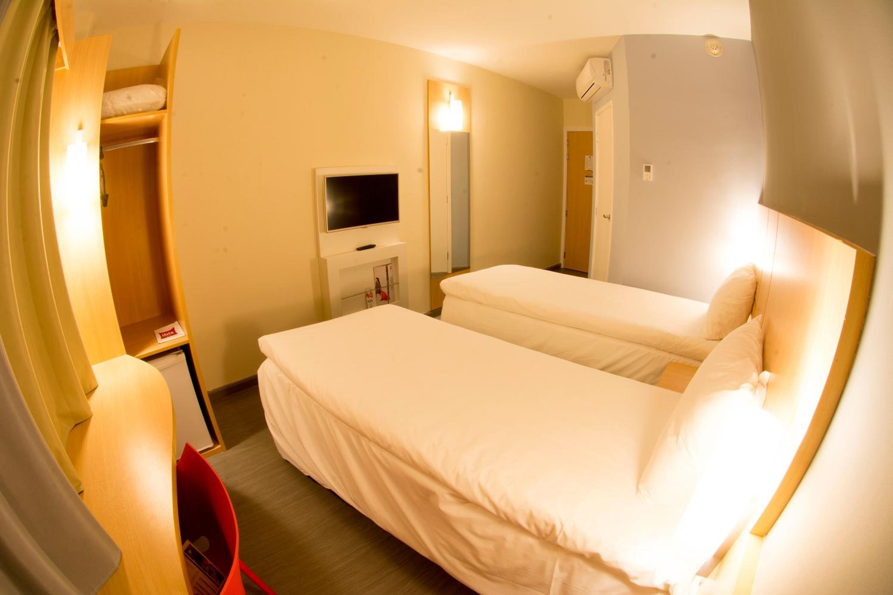 Standard Twin Room photo 2