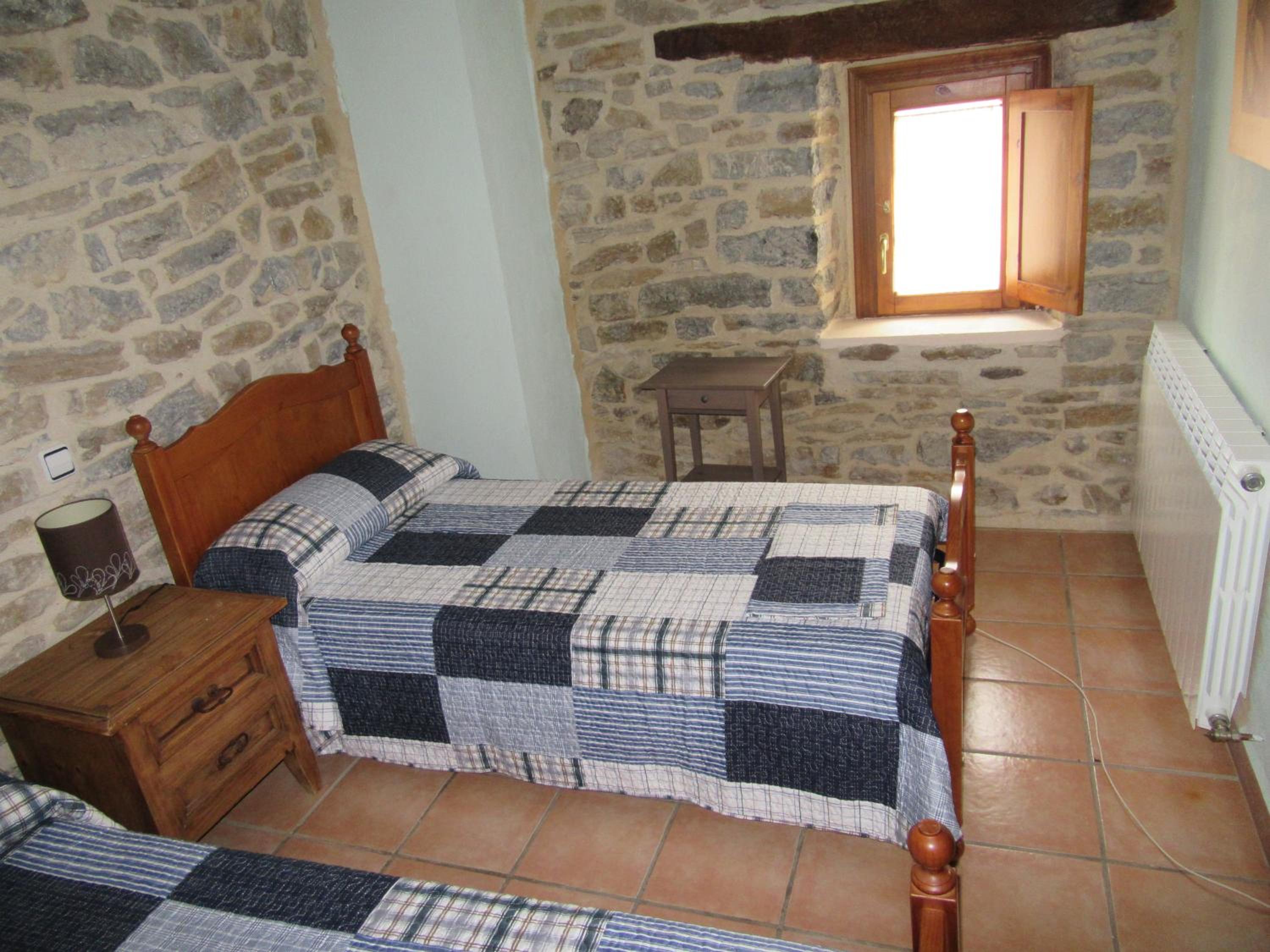 Twin Room with Private Bathroom photo 3