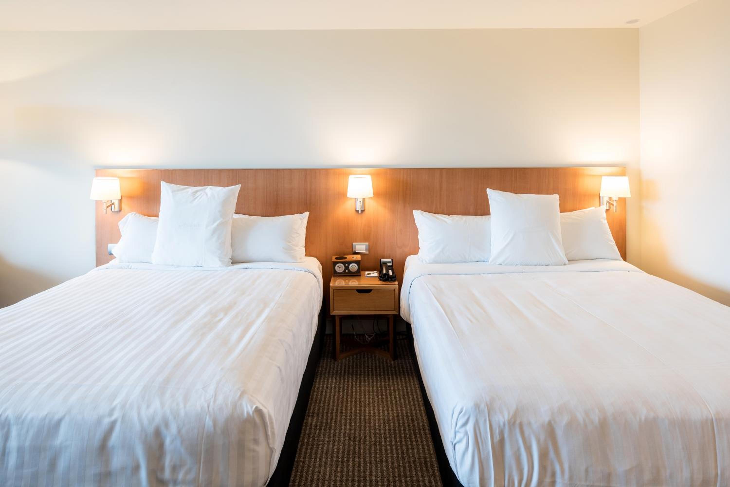 Business Level Room with Two Queen Beds - Photo 4