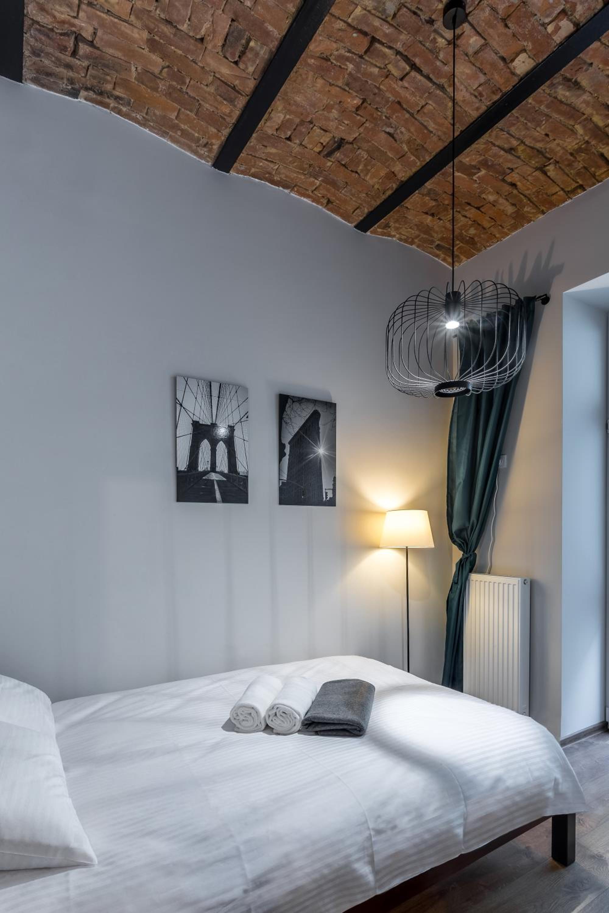 One-Bedroom Apartment - Photo 1