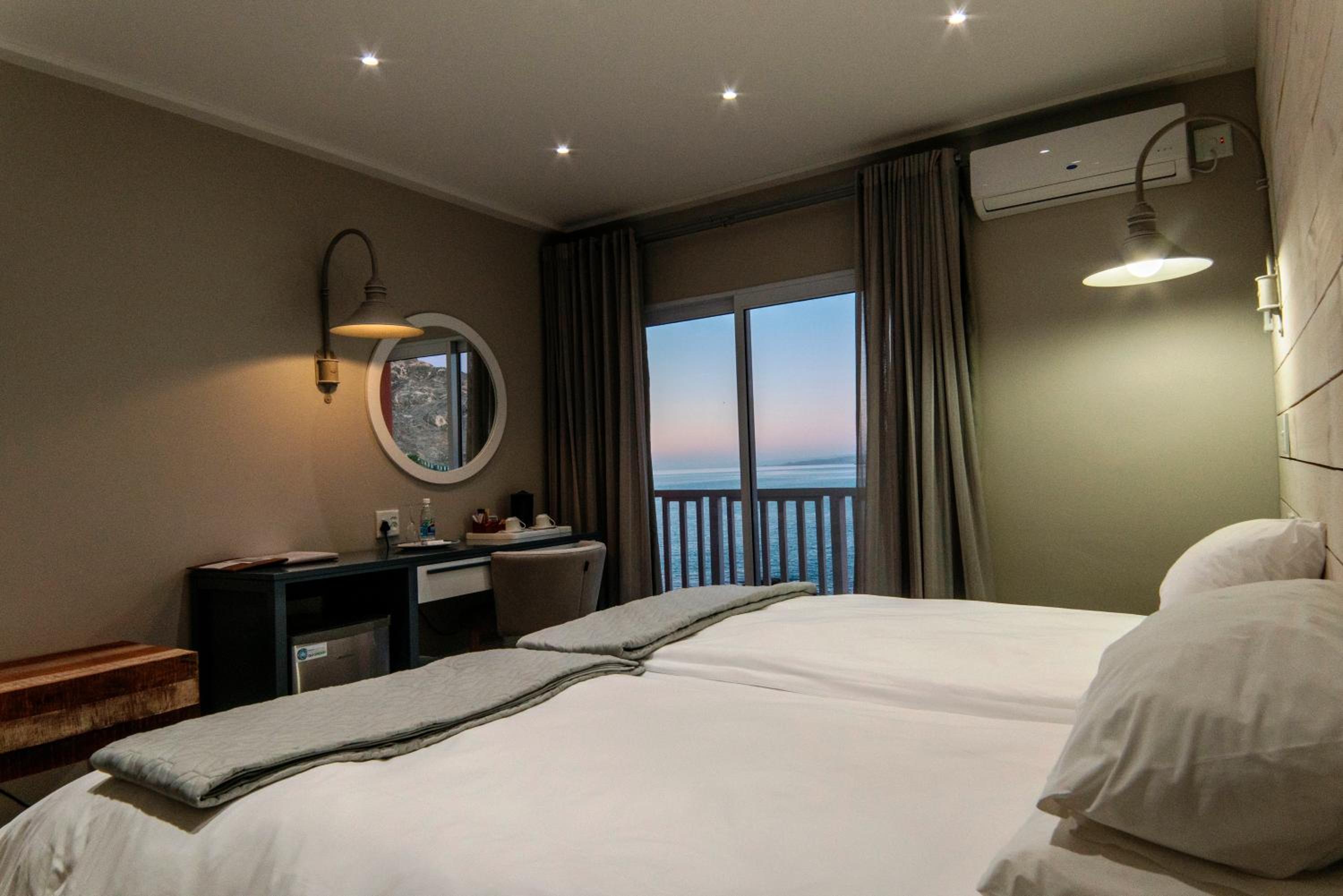 Deluxe Twin Room with Sea View photo 3