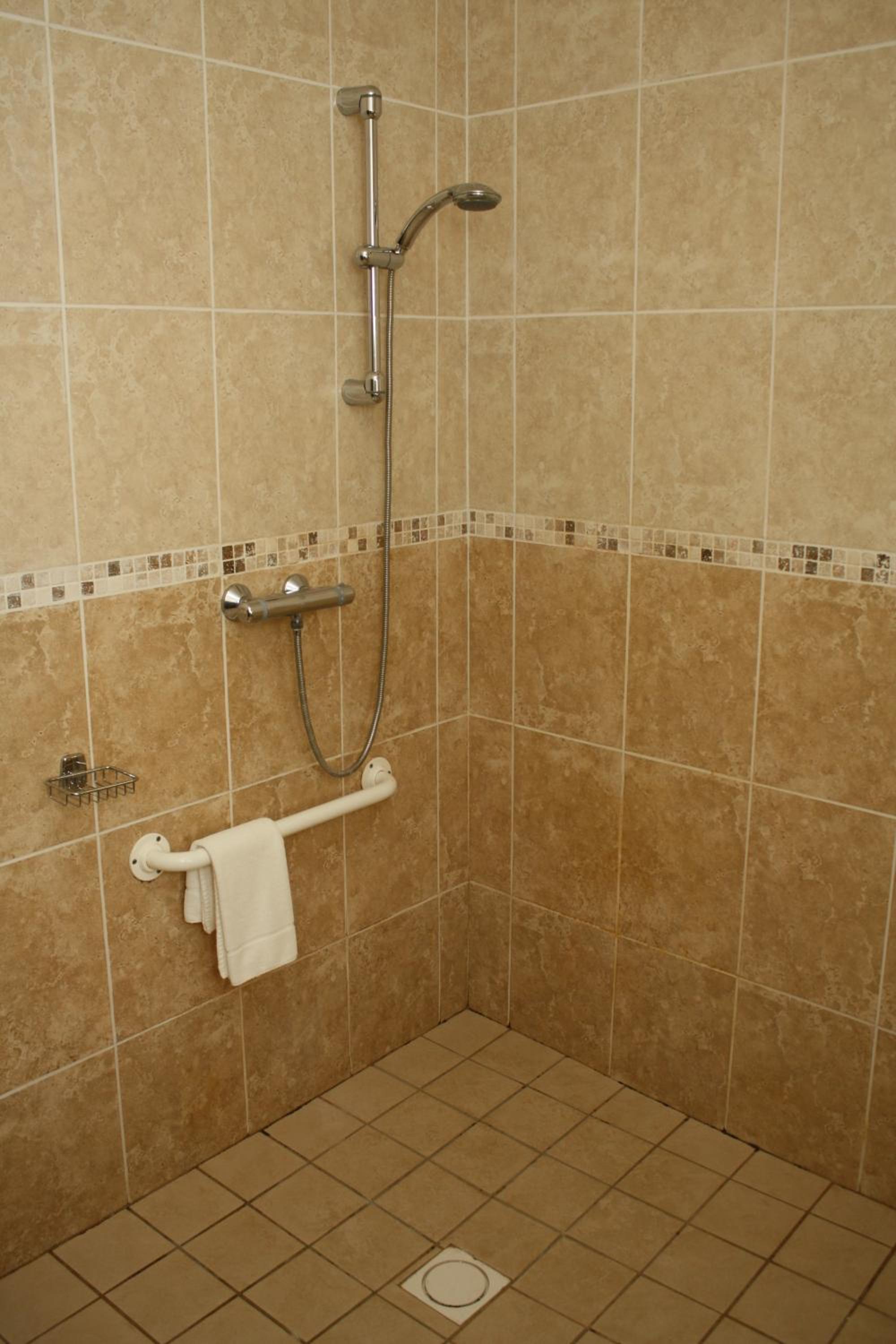 Double Room - Disability Access - Photo 3
