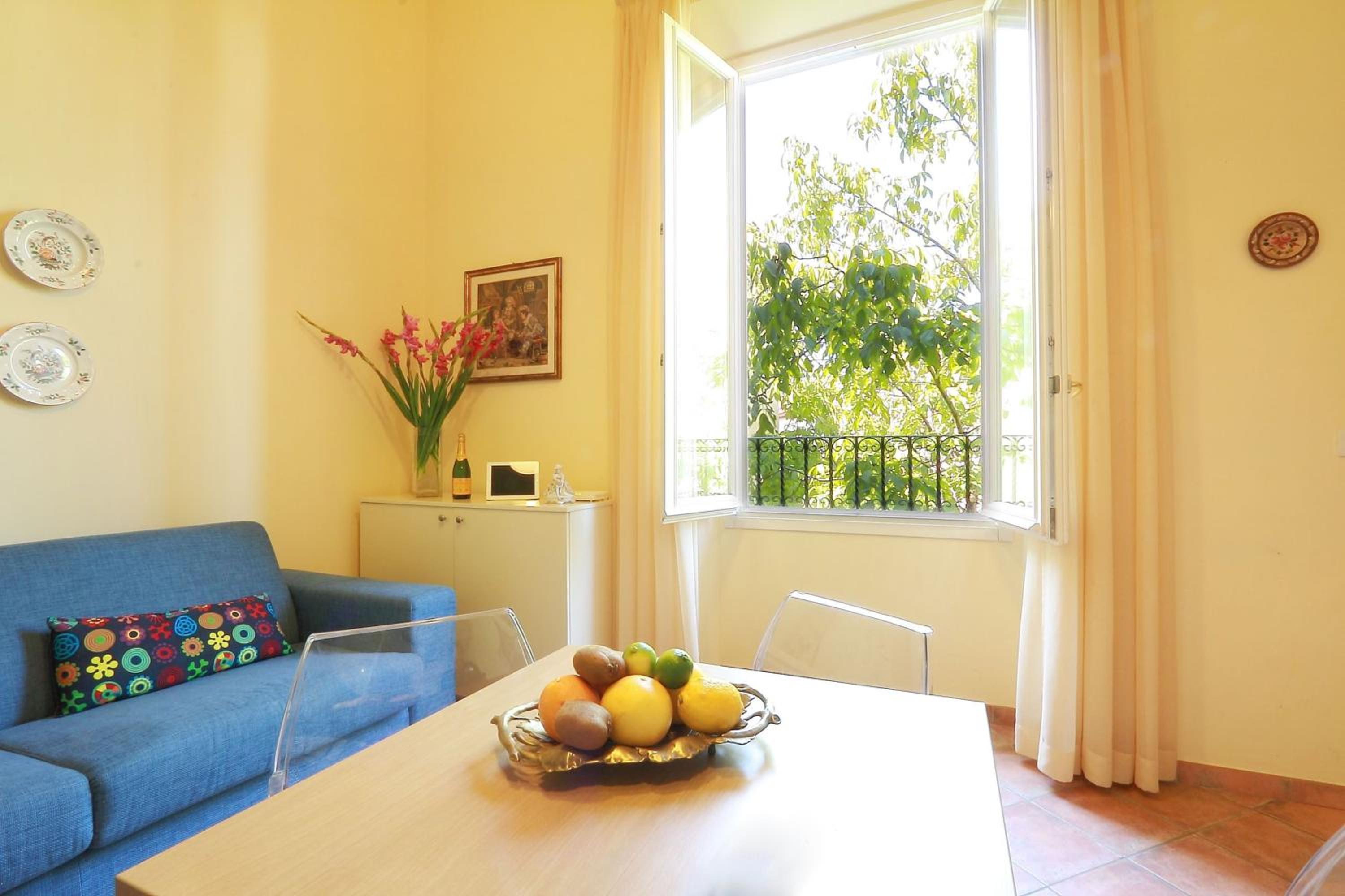 One-Bedroom Apartment (5 Adults)