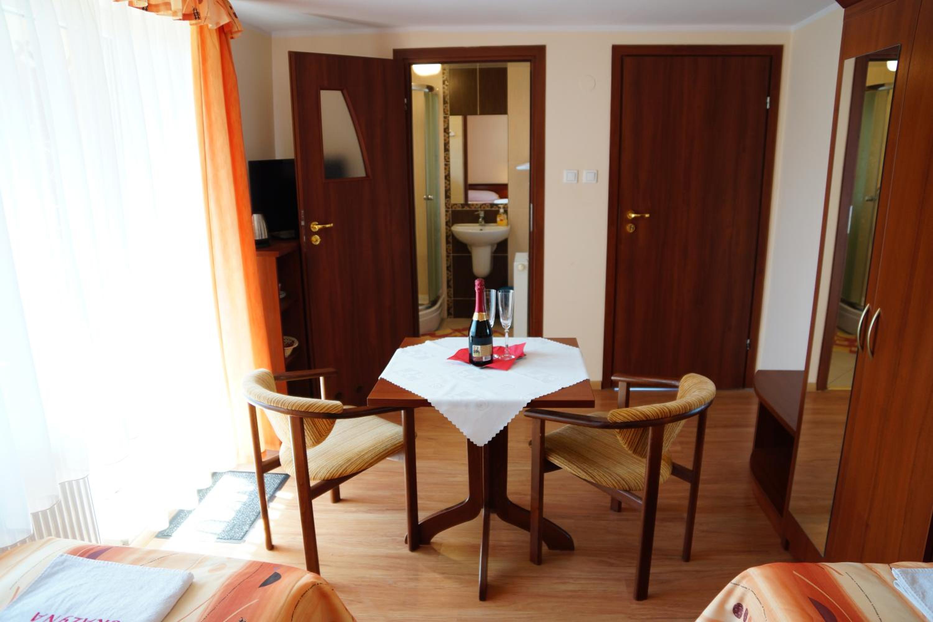 Double or Twin Room - Disability Access photo 2